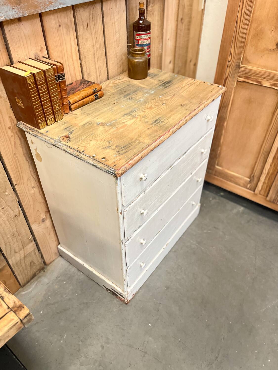 Old 4-drawer chest of drawers, original patina