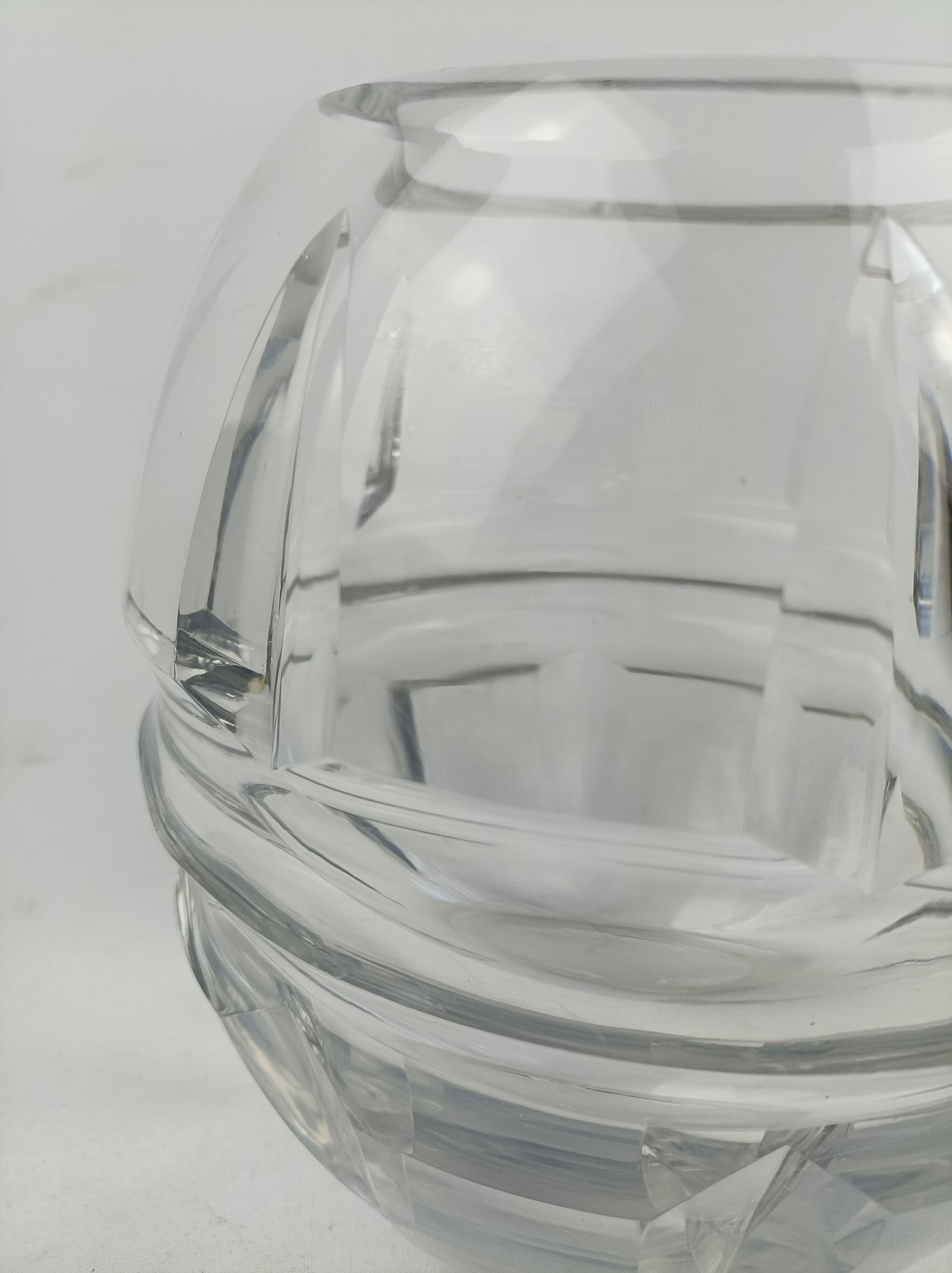 Baccarat vase ball art-deco