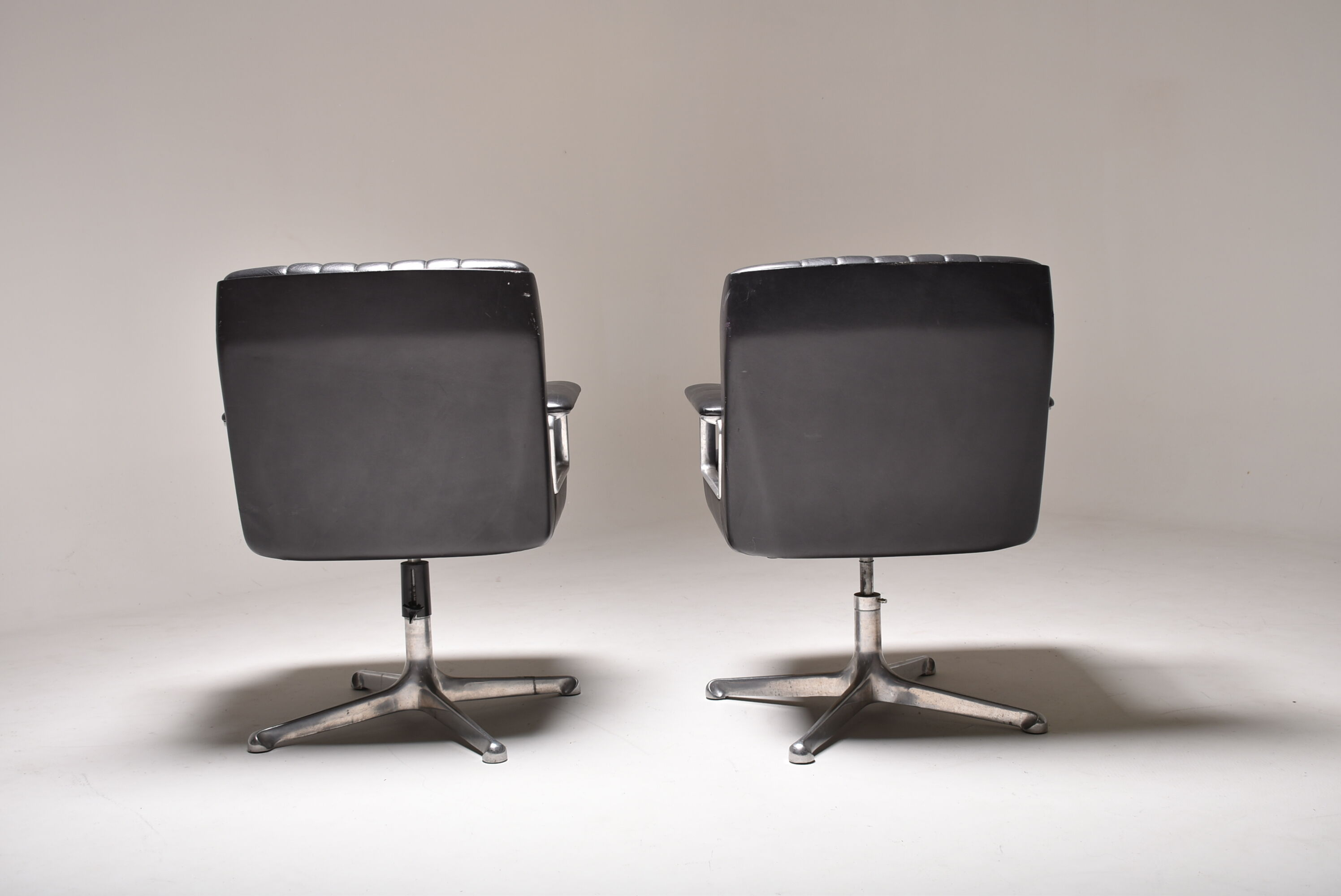 Pair of armchairs by Osvaldo Borsani for Tecno