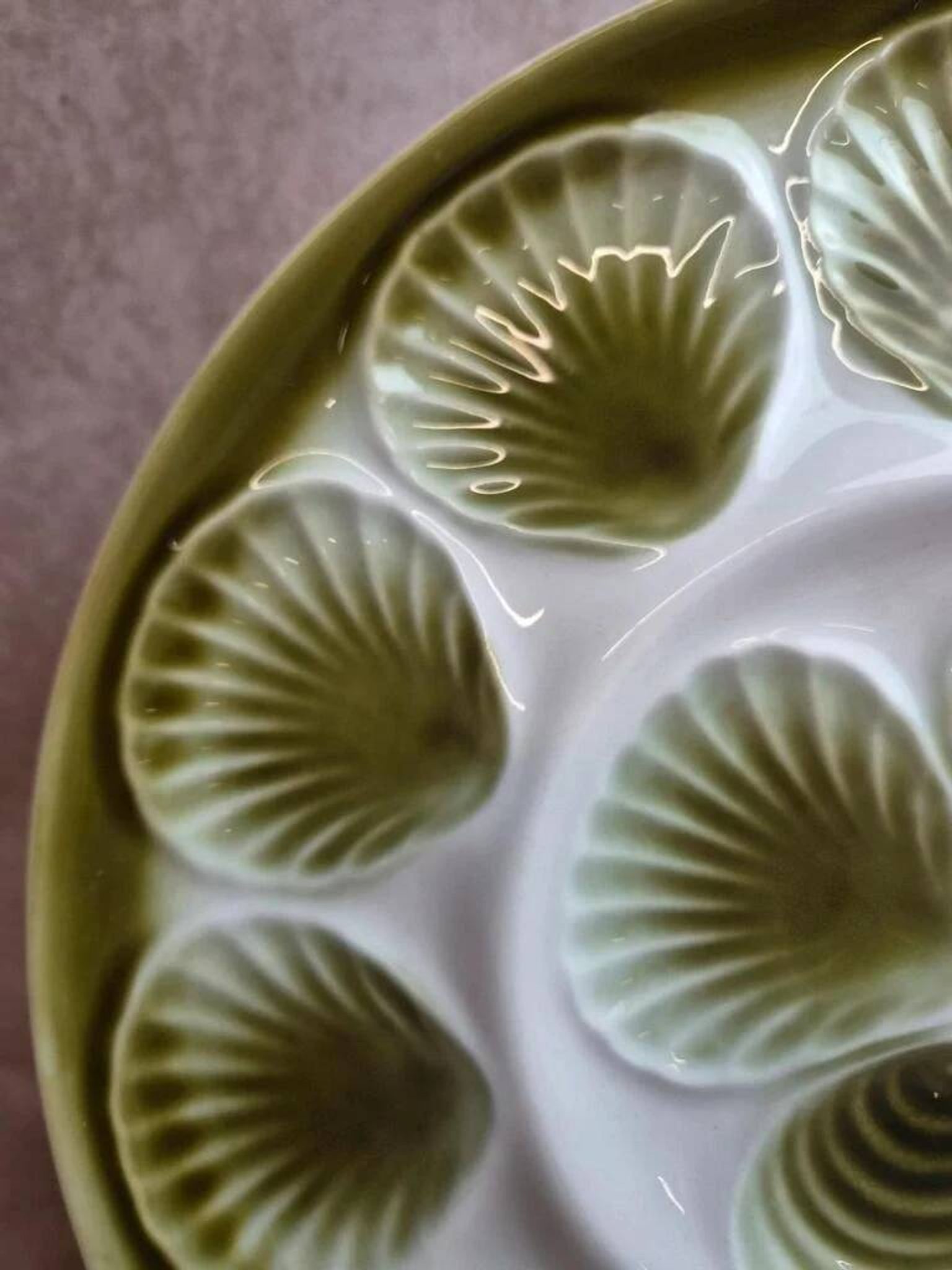 Vintage green earthenware oyster platter – probably Saint-Amand – 35.5 cm