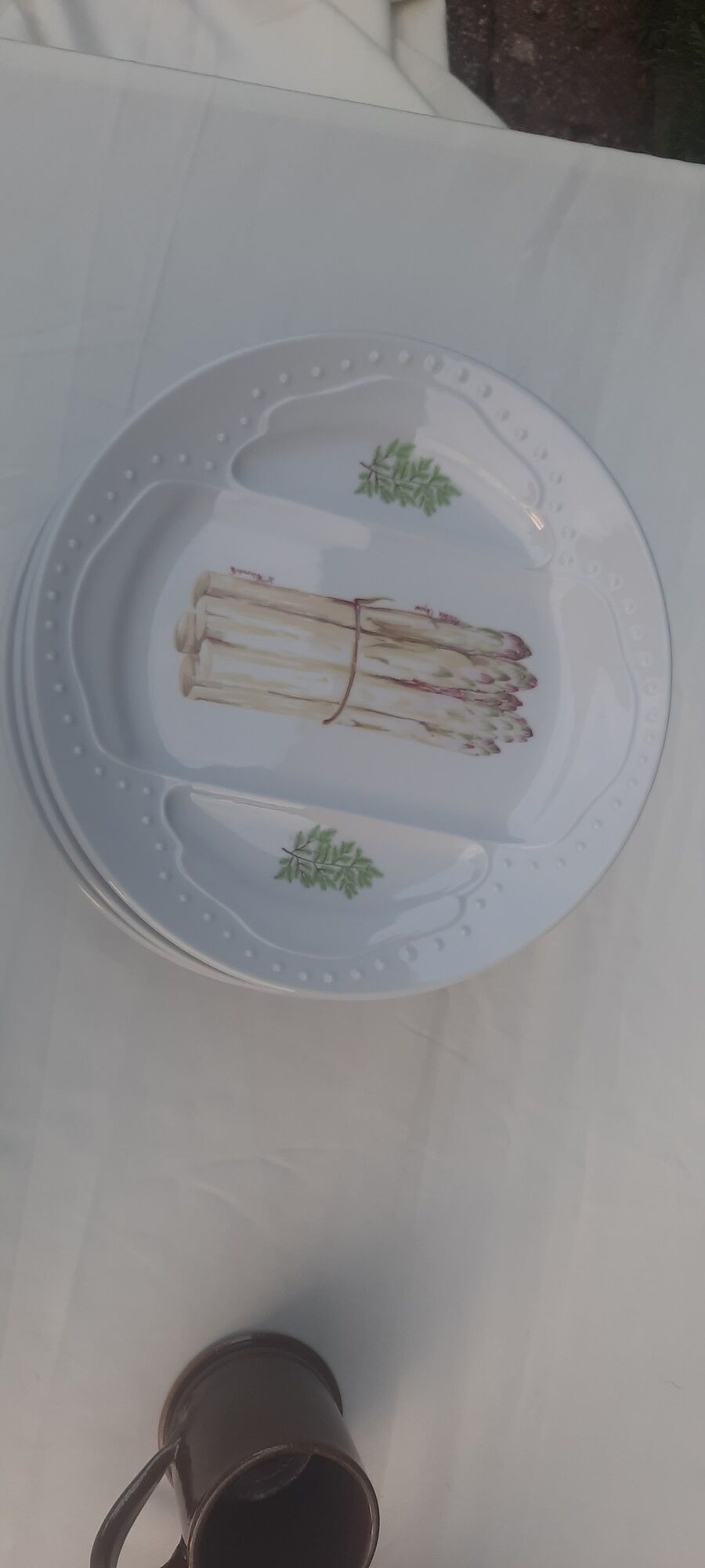 6 porcelain asparagus plates signed L'Hirondelle