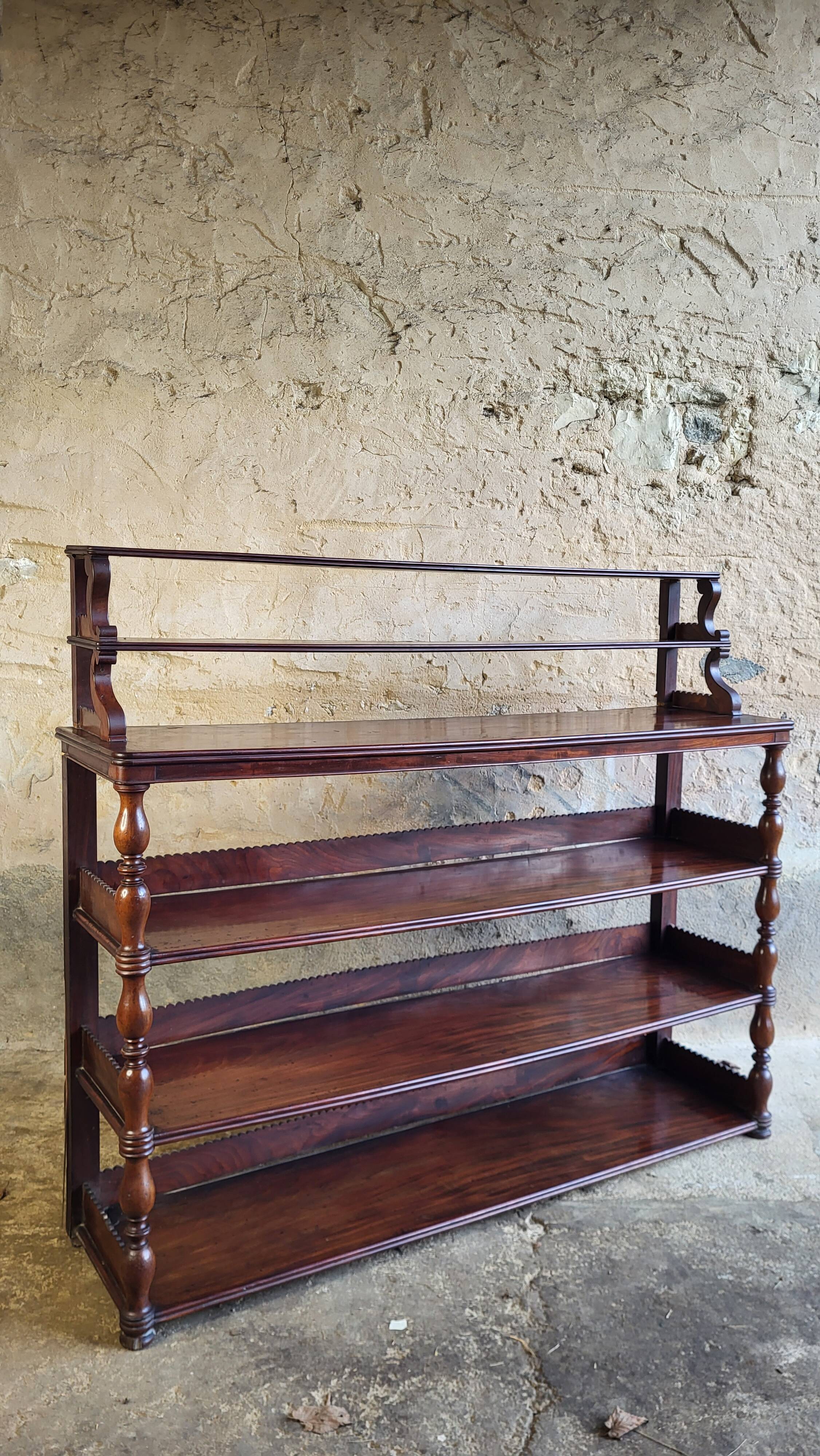 Etagère d'applique en acajou