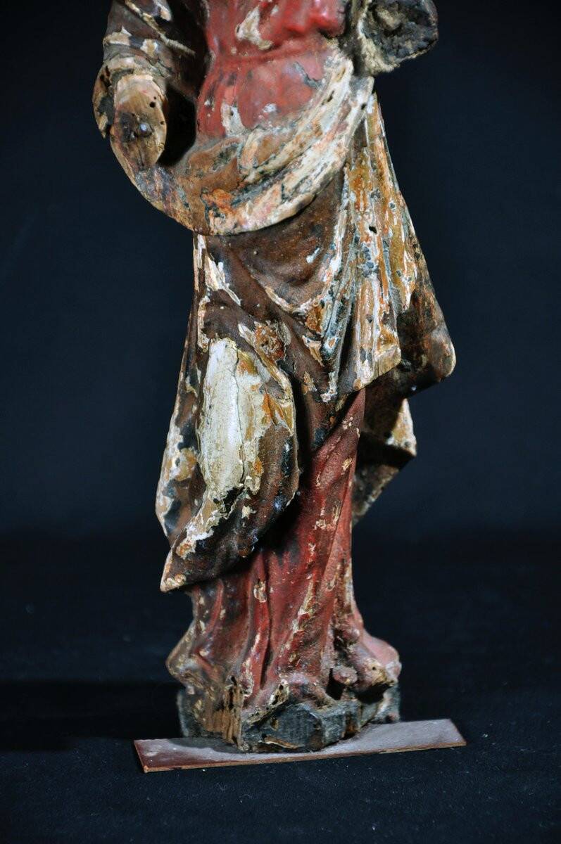 Sculpture en bois polychrome représentant la Vierge, XVIIe siècle