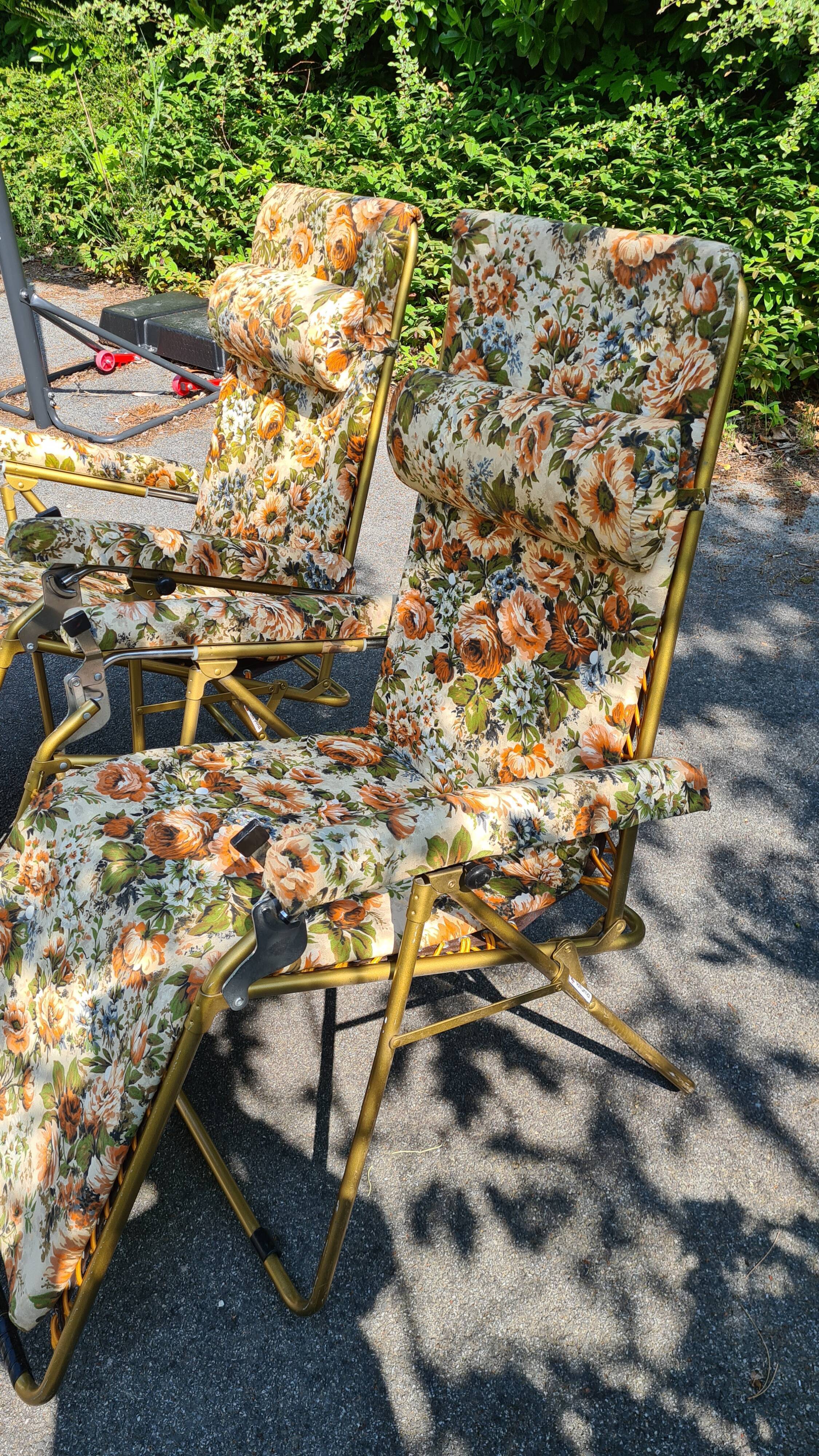 Pair of flowery deckchairs Lafuma 70s