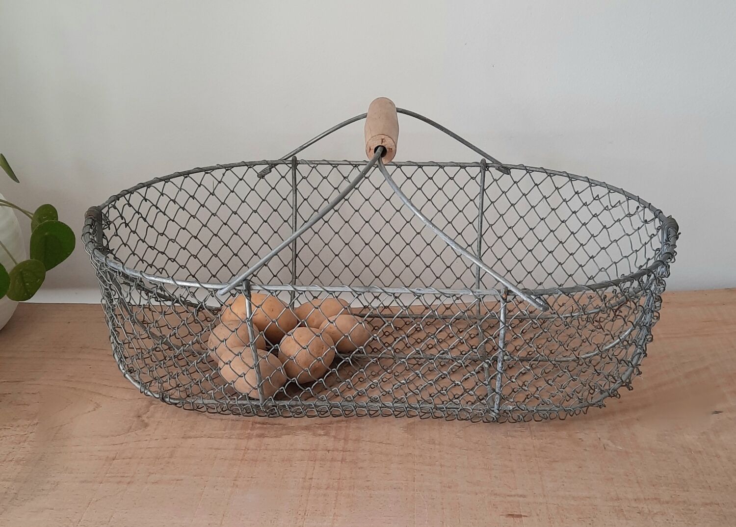 Metal wire basket