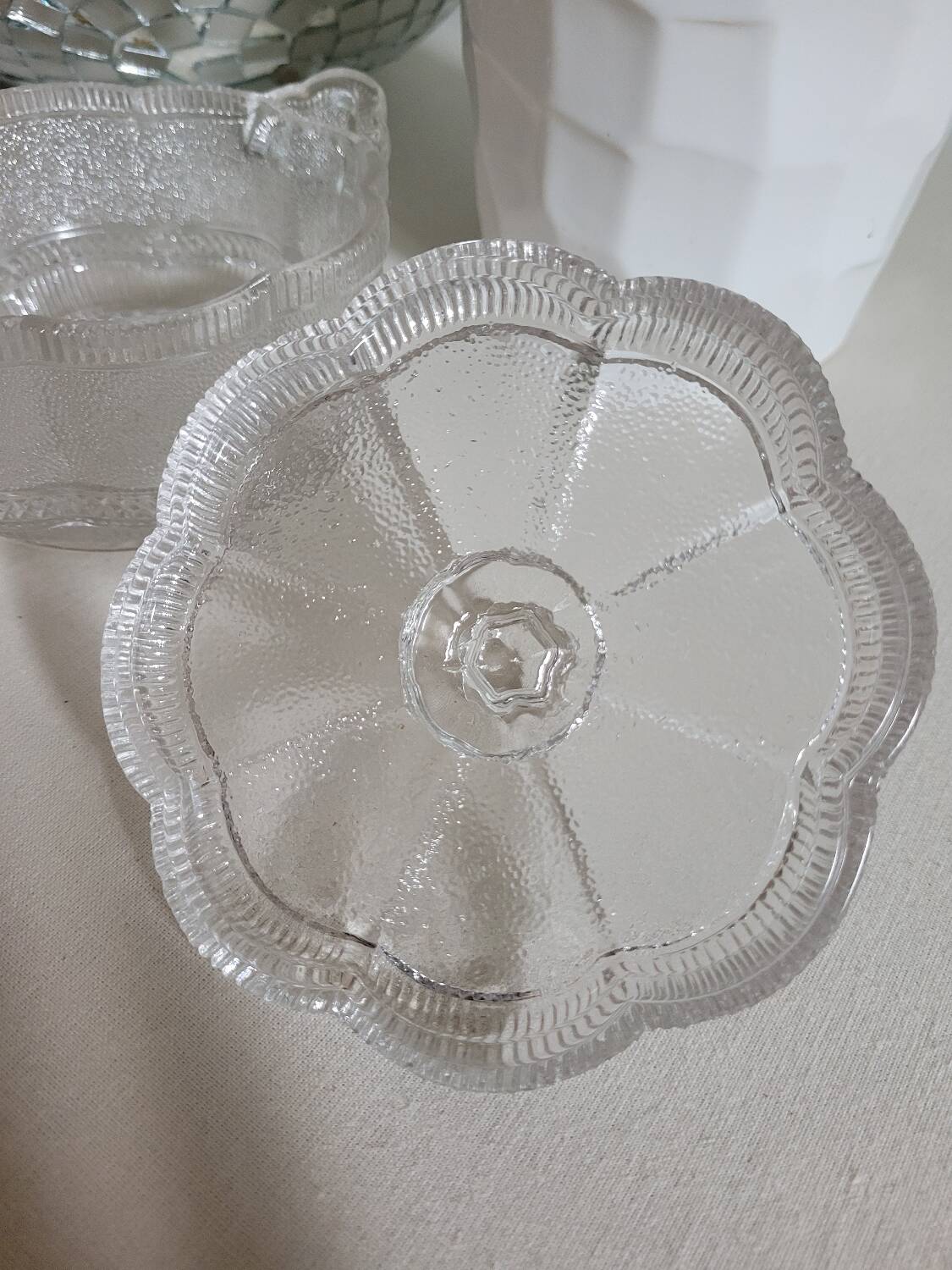 Boîte en verre moulé