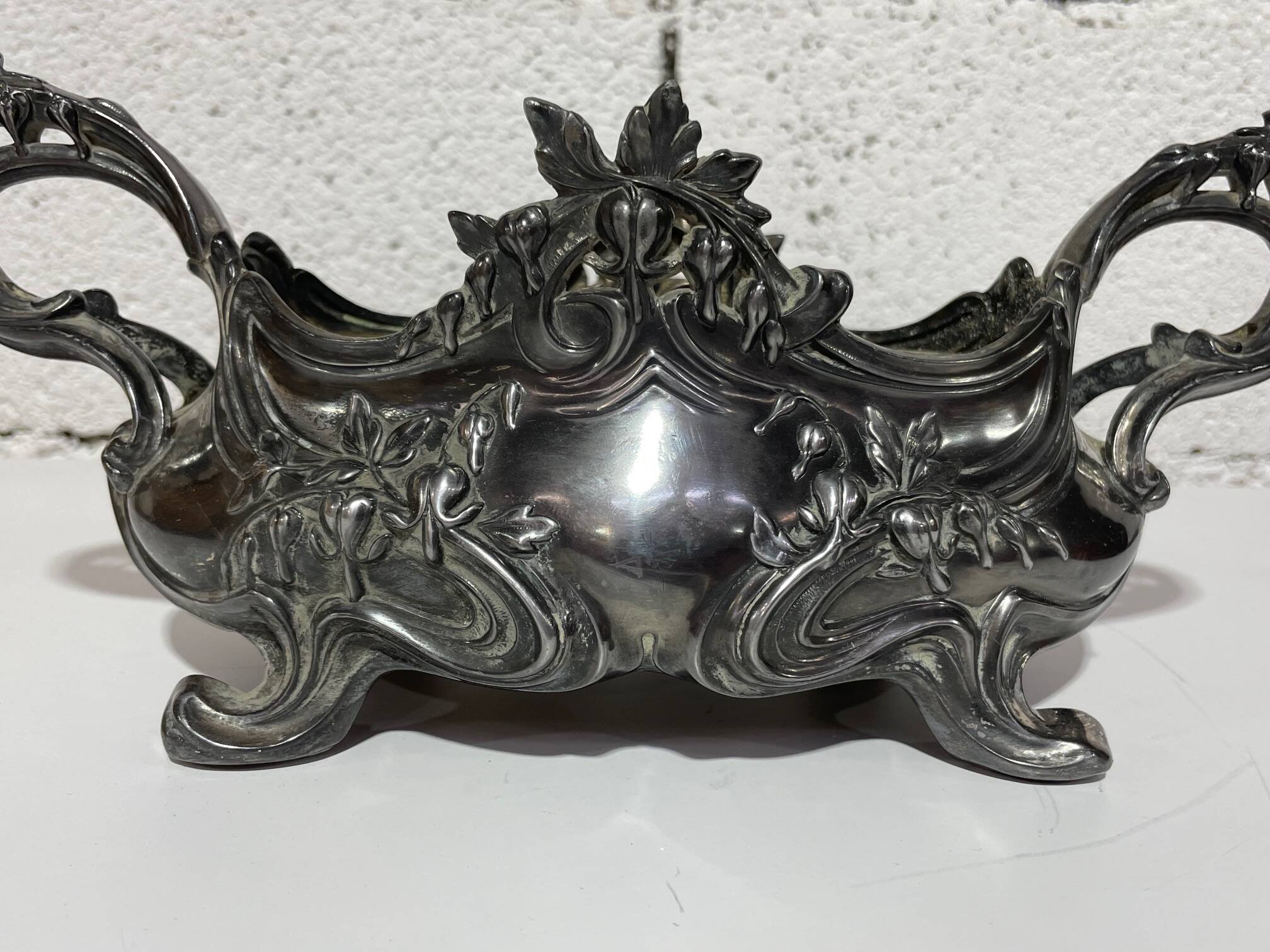 Table jardinière and its silver-plated tray in Louis XV style.