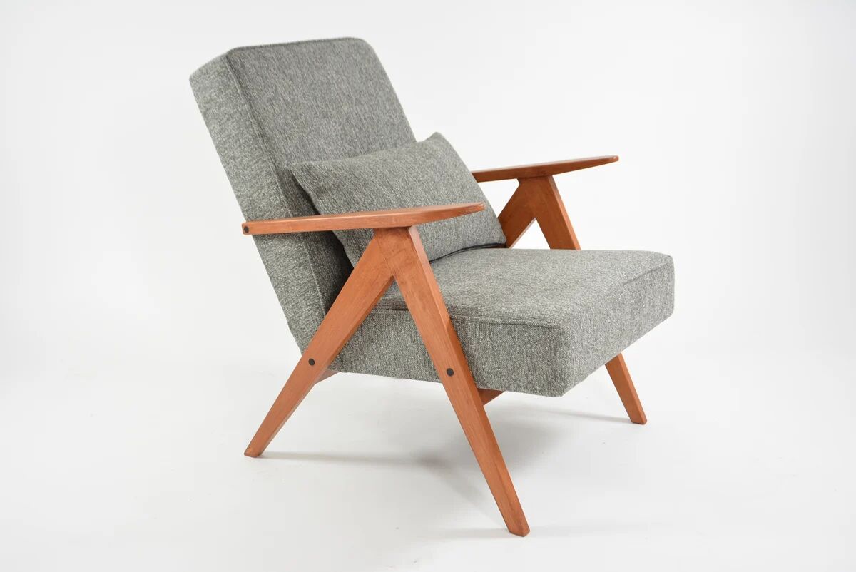 KOMPAS armchairs in grey and white.