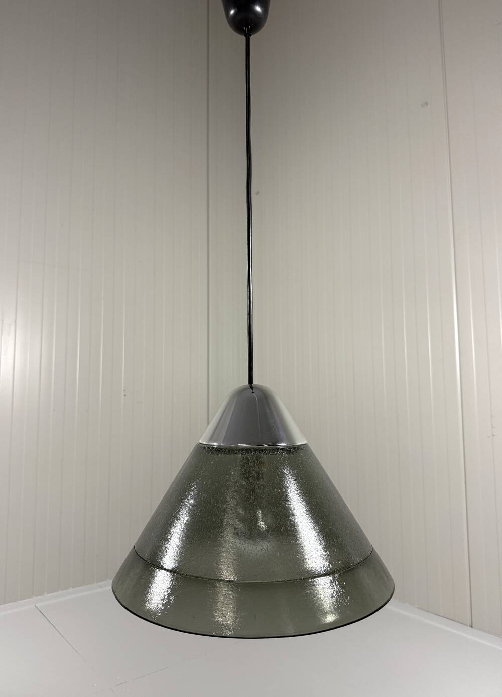 Peill & Putzler cone shaped glass hanging lamp, Germany