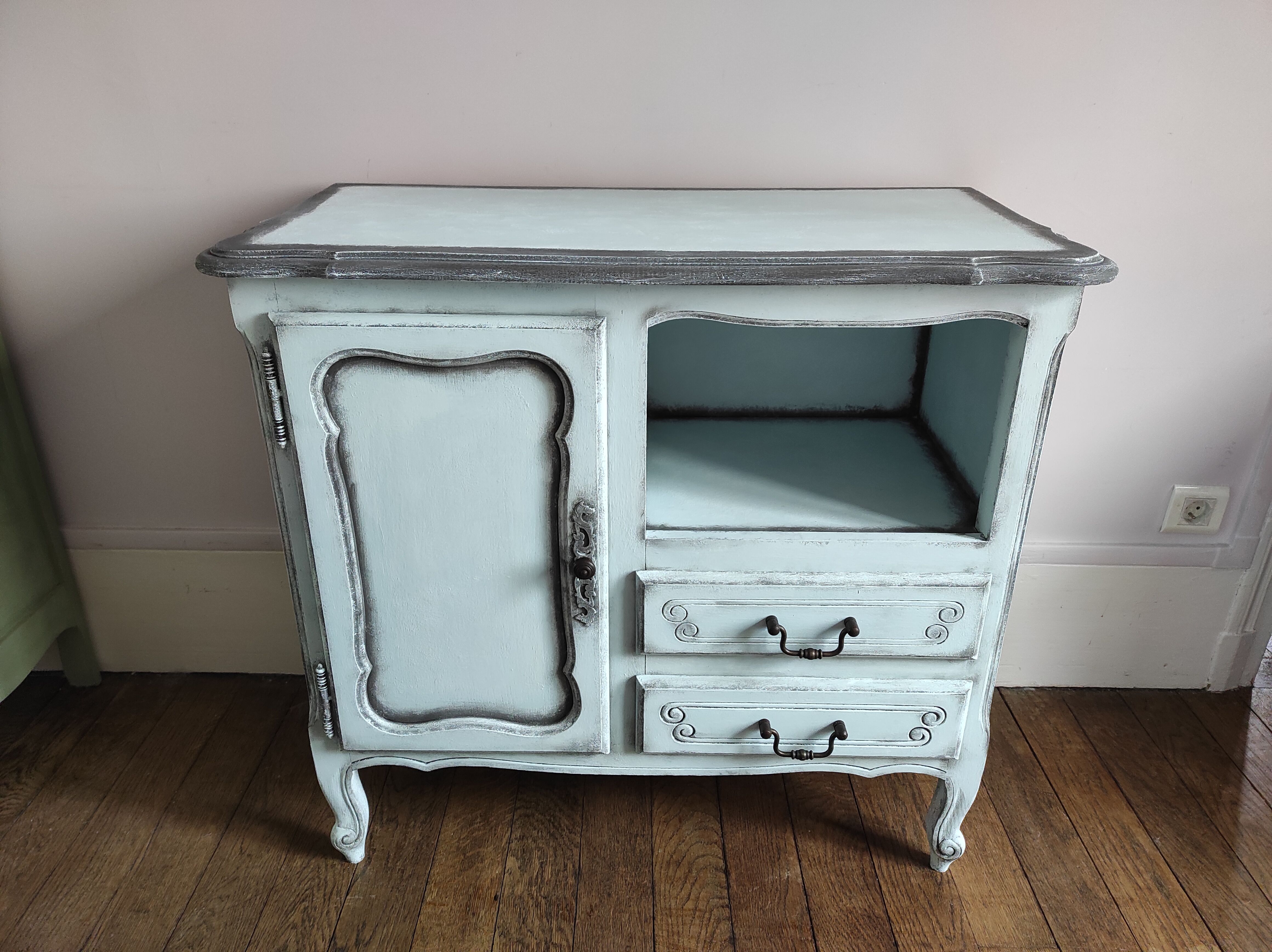 Tiffany style buffet