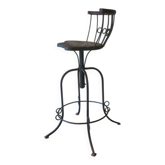 Chaise de bar de jardin pivotante vintage espagnole en fer forgé et teck