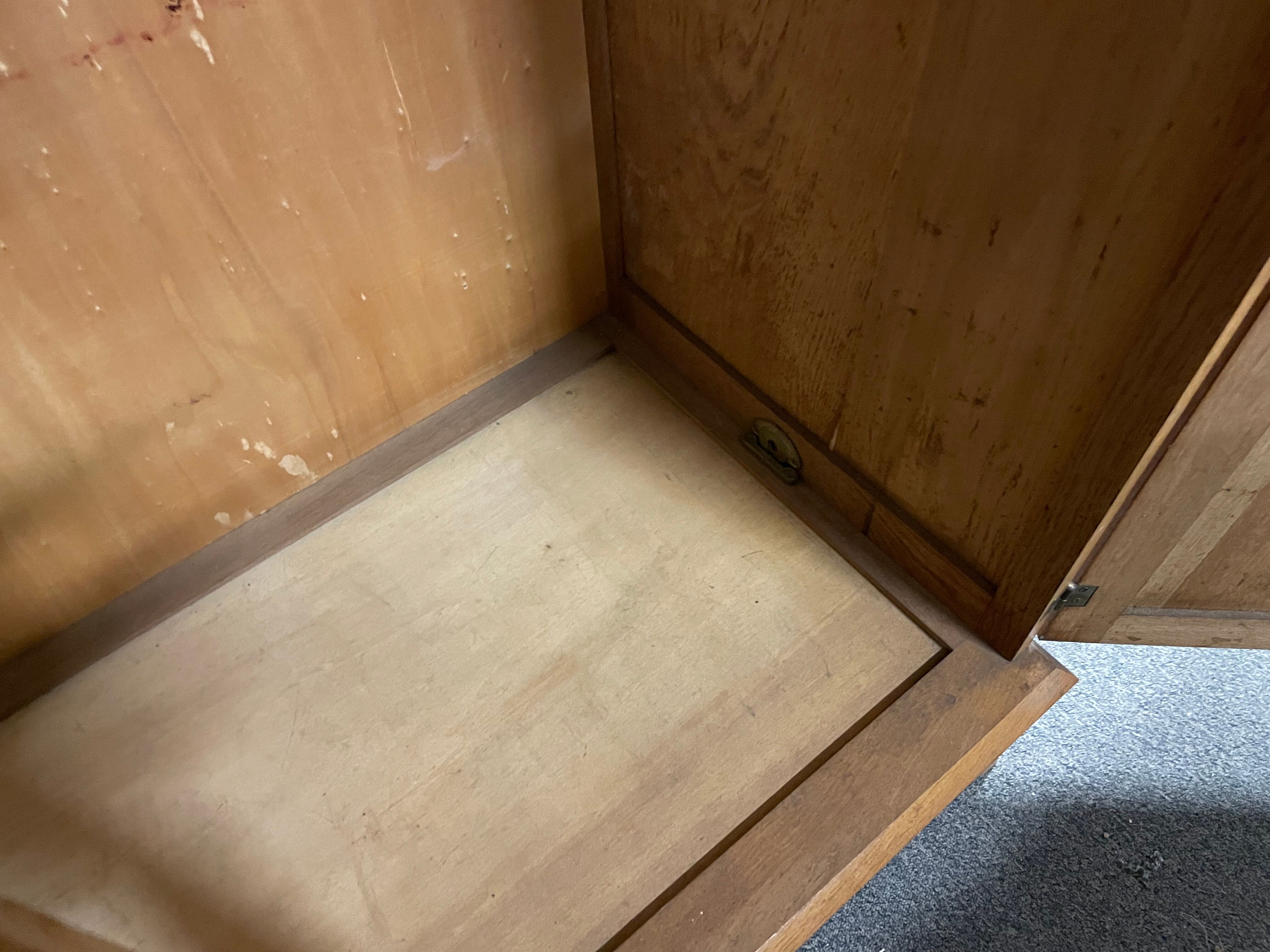 Wardrobe vintage compass feet