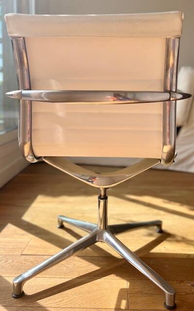 ICF armchair in white leather, four-star base on glides