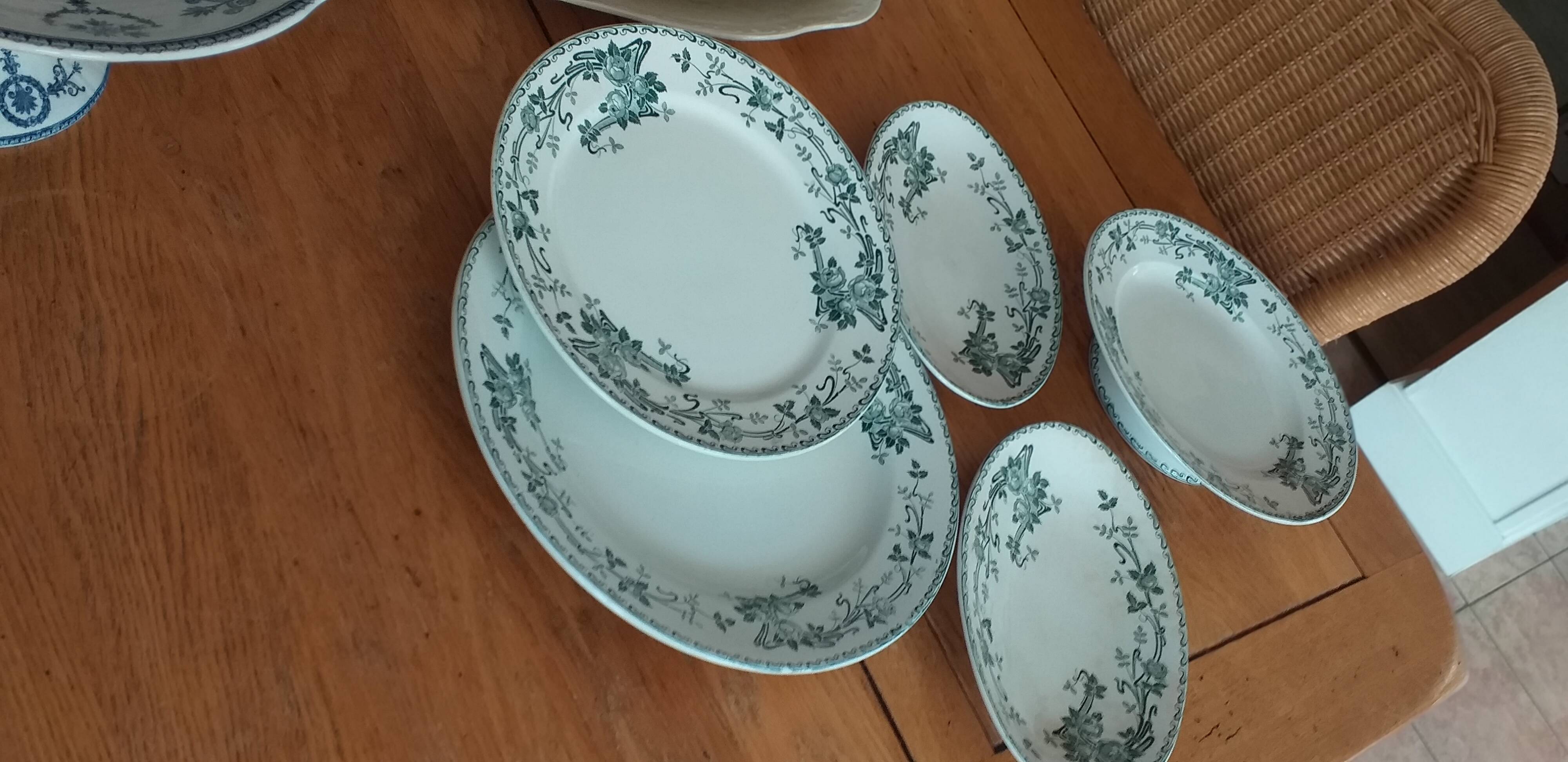 Set of 5 pieces in Belgian porcelain Boch Frères Kéramis model Rosa