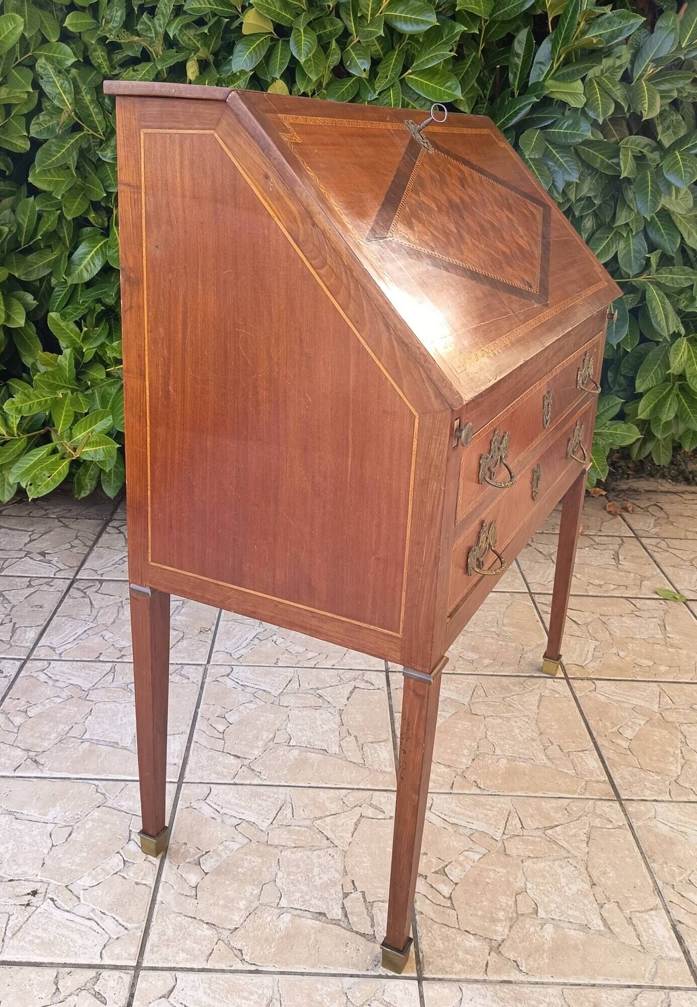 Scriban style English in mahogany.