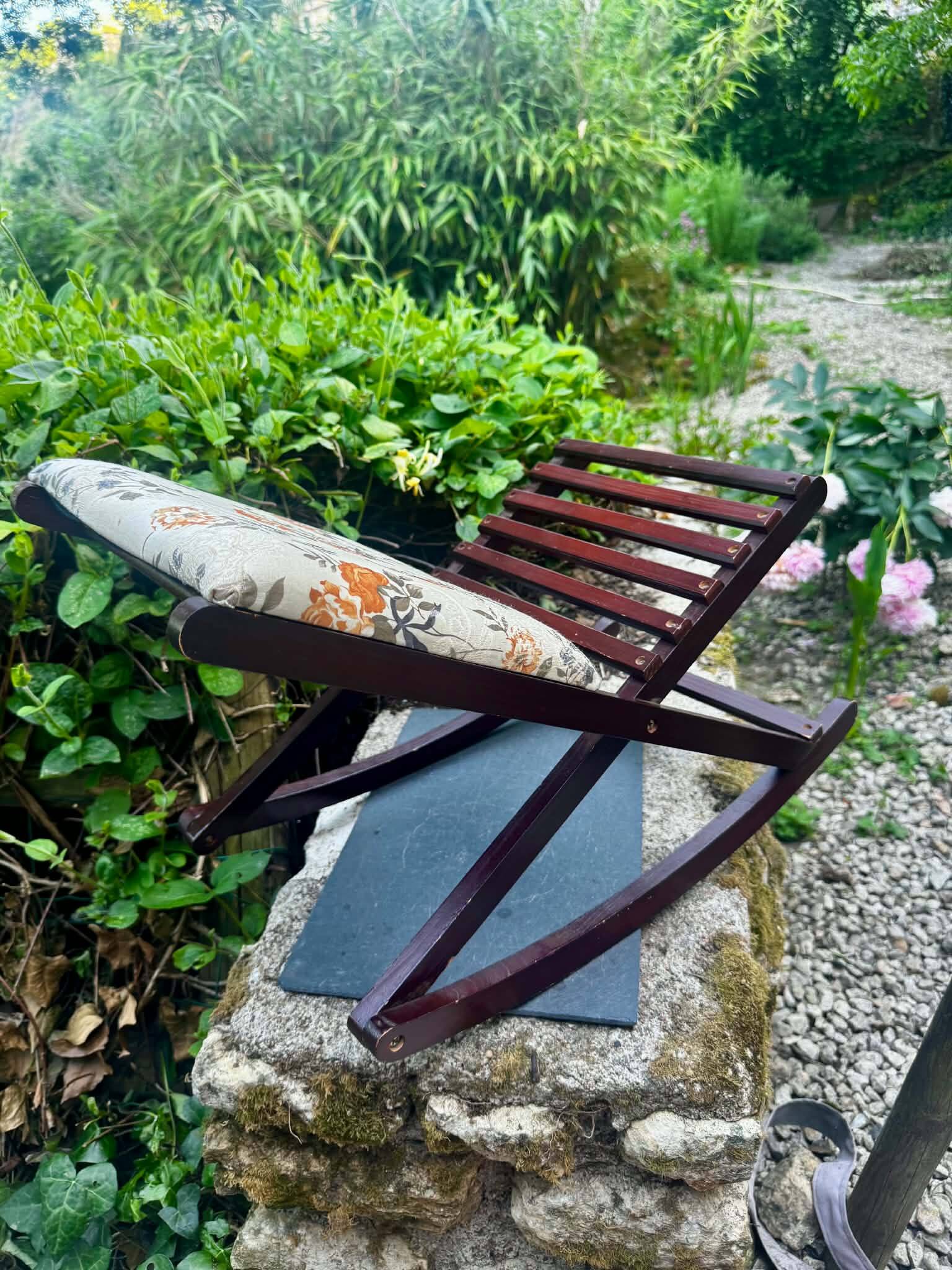 Folding footrest with vintage embroidery