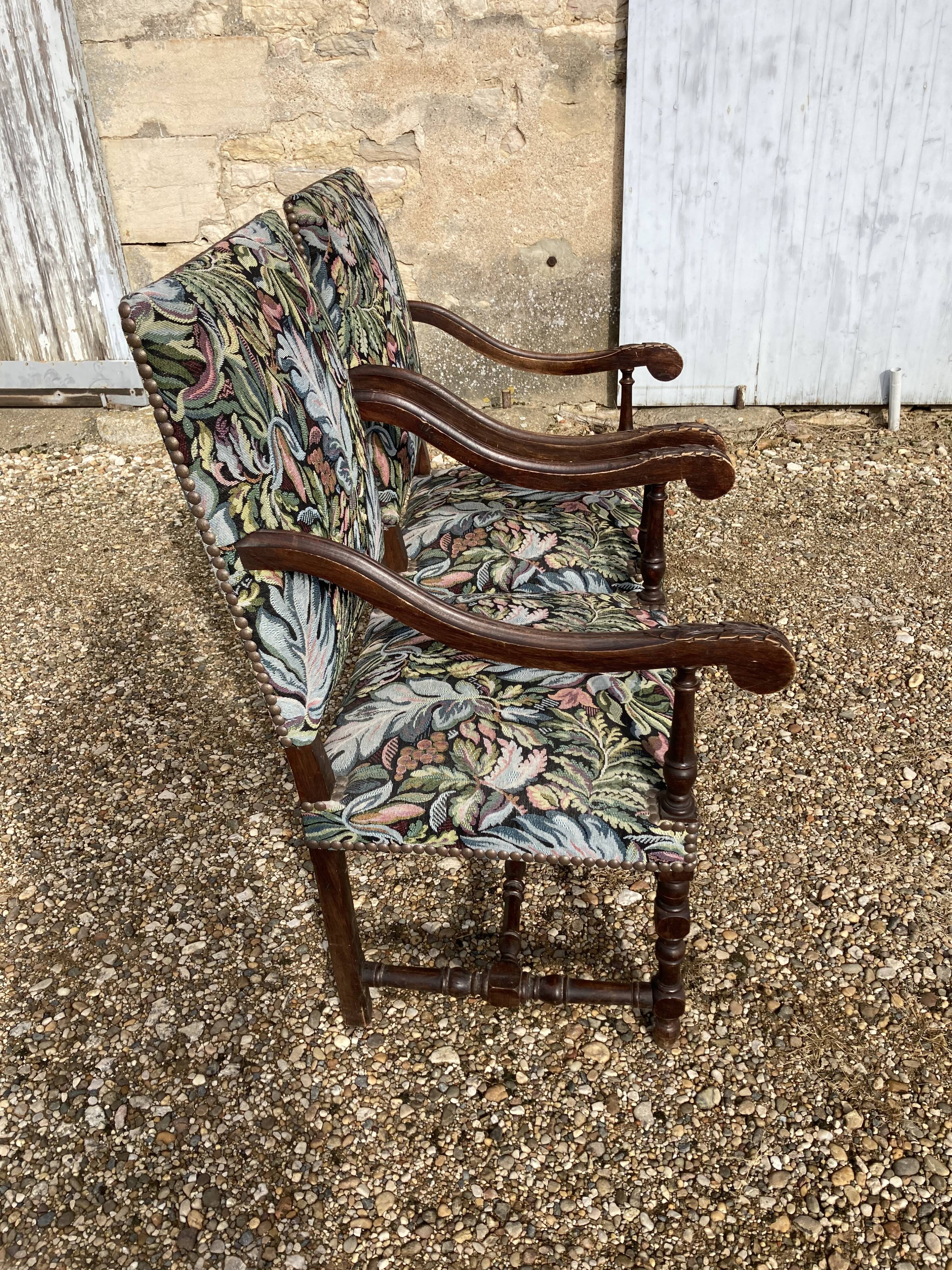 Paire de fauteuils Louis XIII