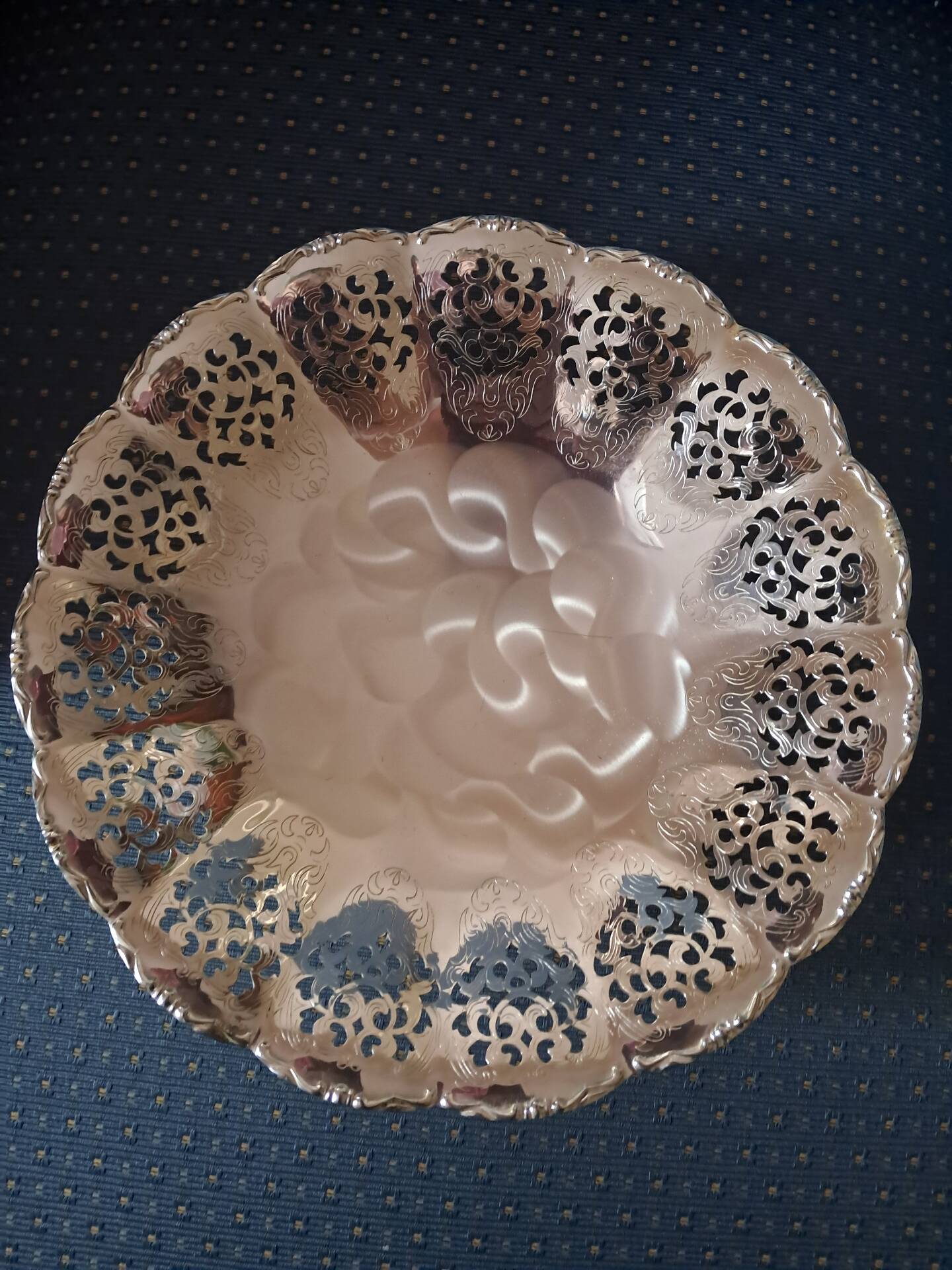 Metal bread basket