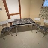 Table and 4 chairs in Formica.