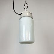 Suspension en porcelaine blanche industrielle avec verre opale, années 1970