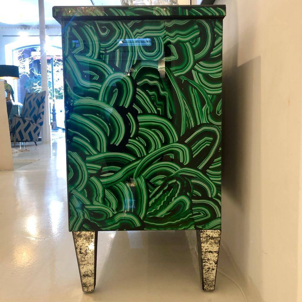 Commode italienne en verre vert-malachite de style mid-century modern