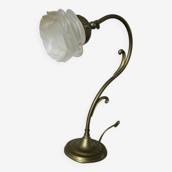 Lampe art nouveau en laiton et verre dépoli