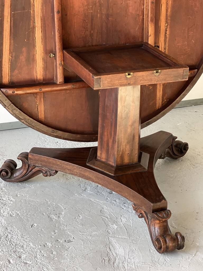 Mahogany dining room set, work in English 19th century