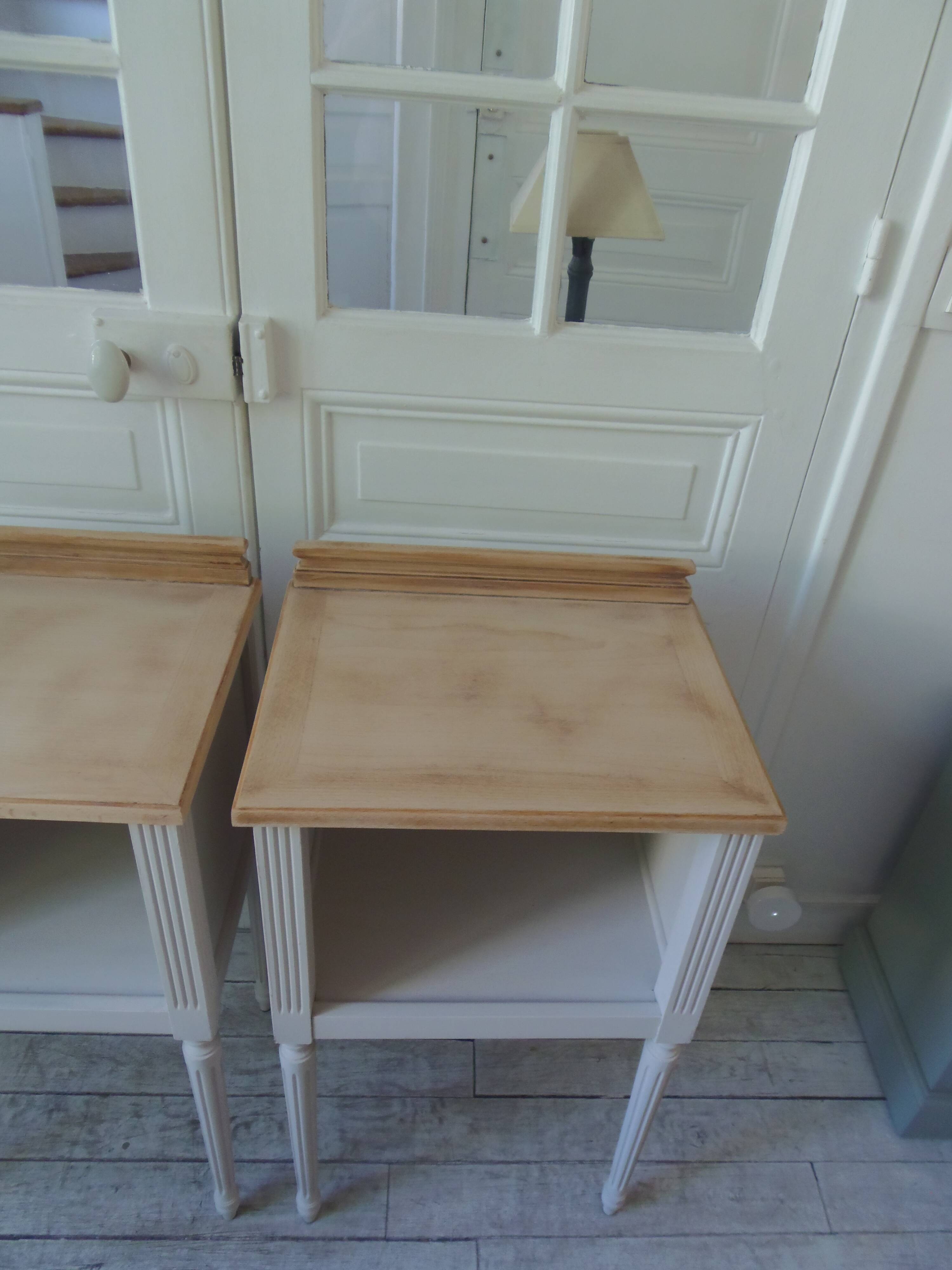 Pair of bedside tables, end tables re-enchanted in pearl gray, wooden top.