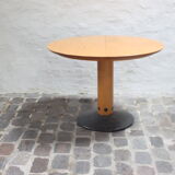 Postmodern round extendable dining table by Arnold Merckx for Arco, The Netherlands 1980s.