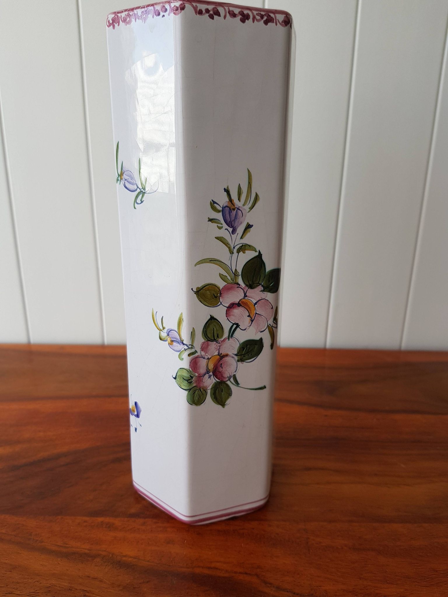 Vase signé Moustier