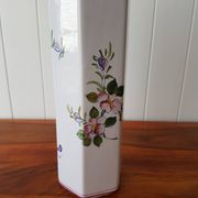Vase signé Moustier