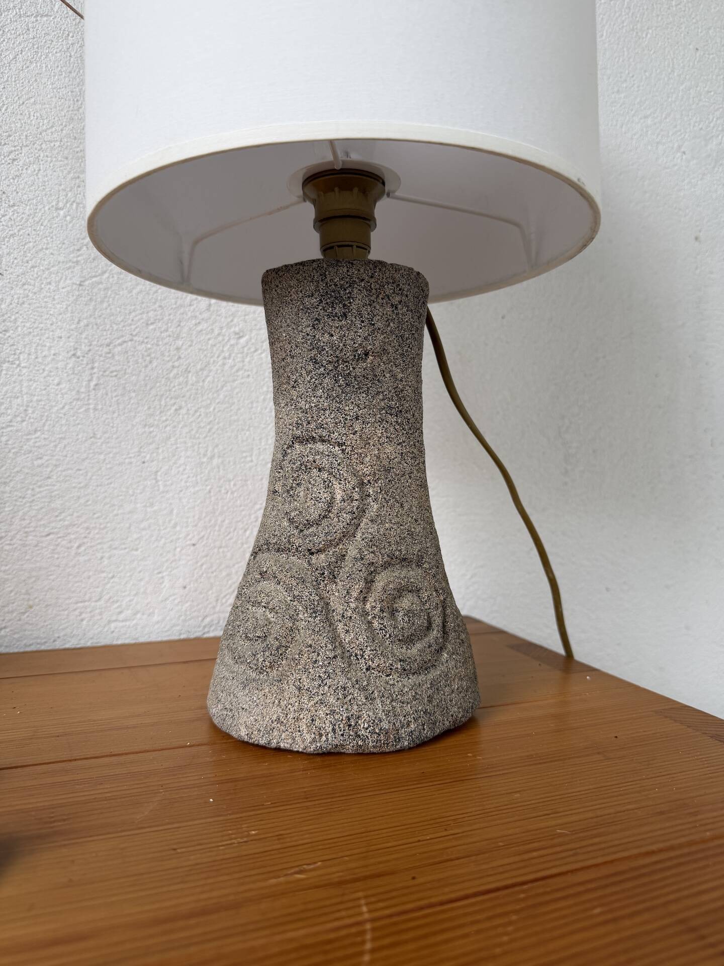 Lampe de bureau ou de table granit pierre sculptée 1970
