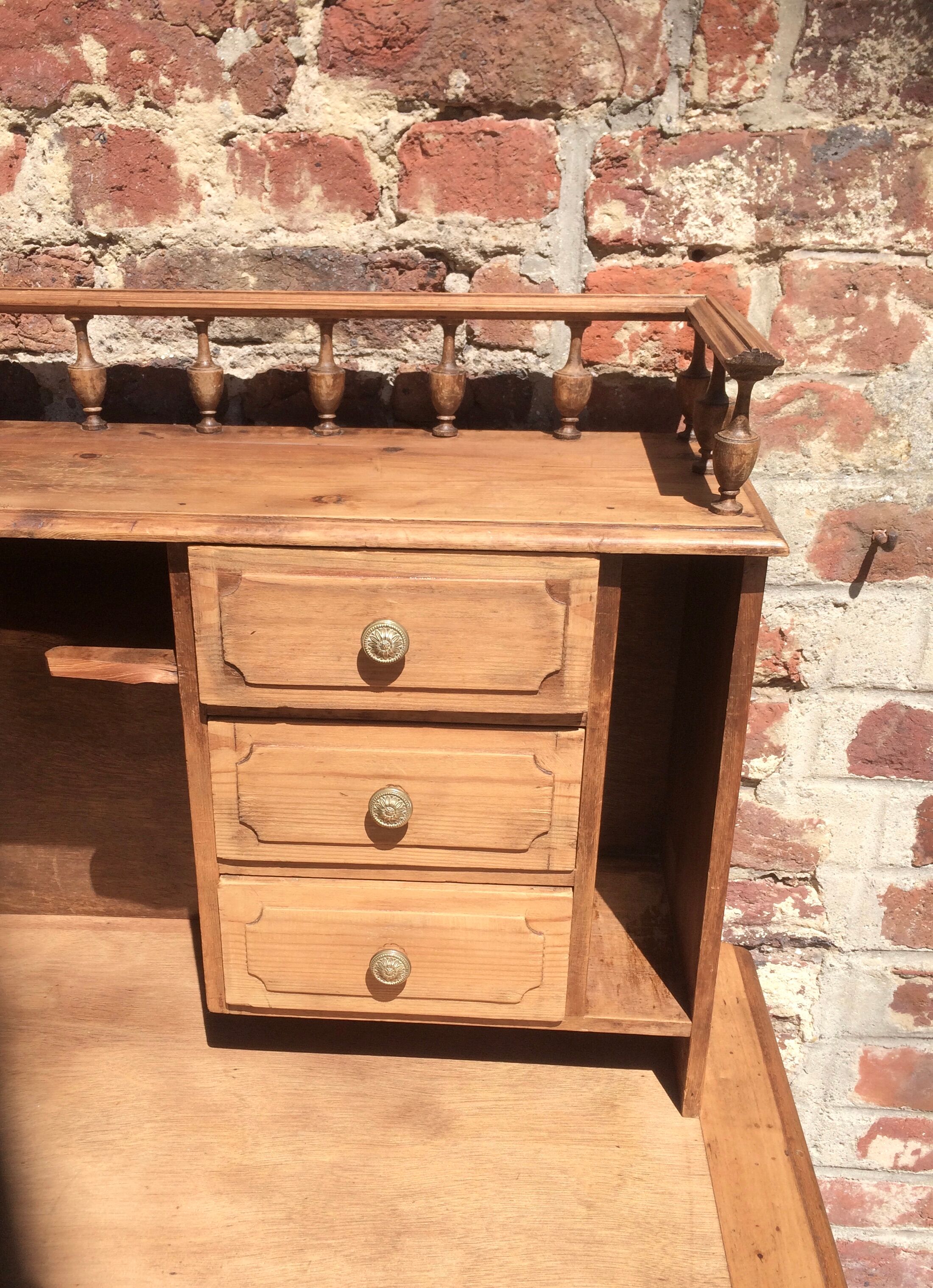 Period office in pitchpin