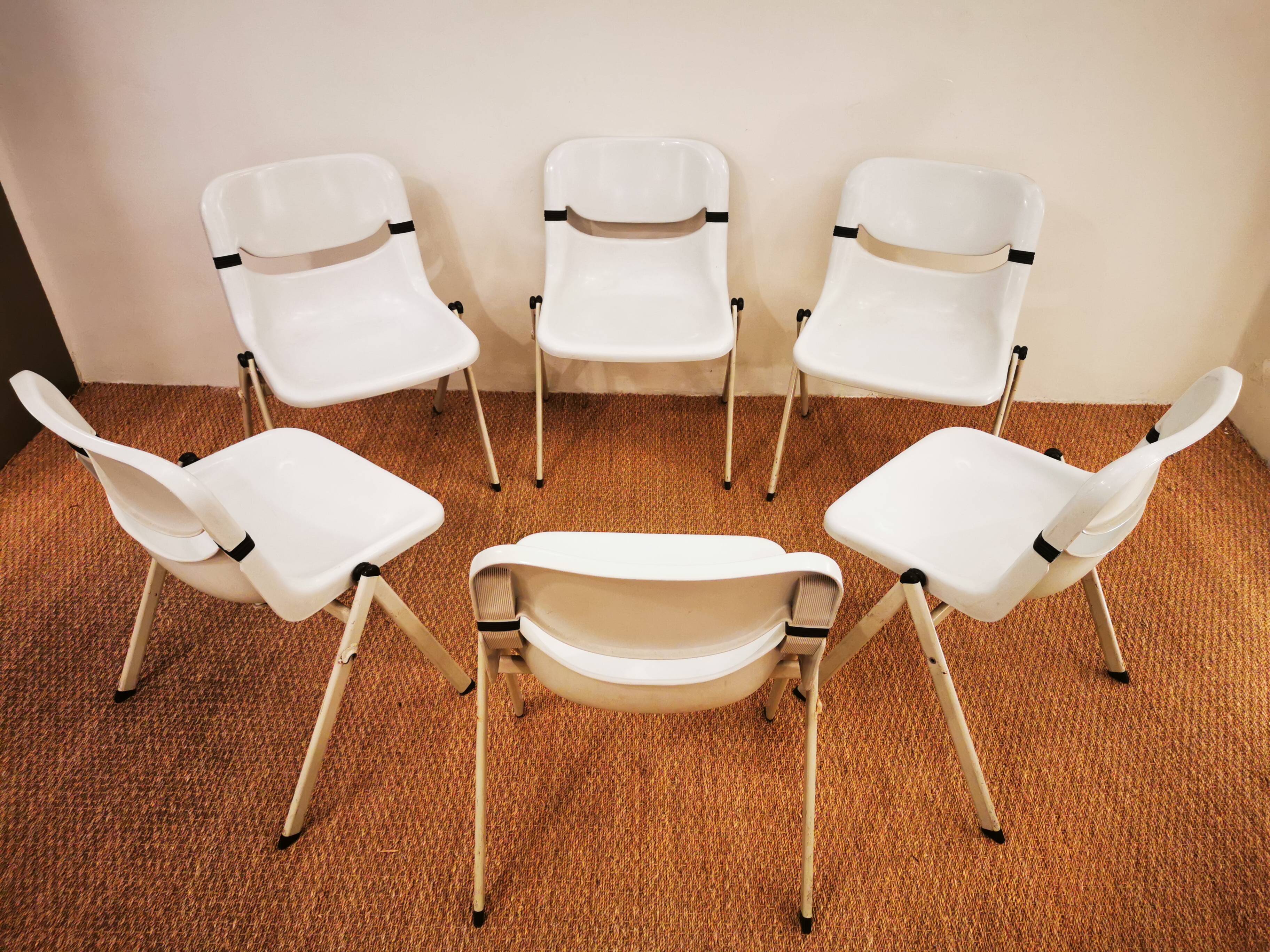 Suite de 6 chaises DORSAL par E. Ambas & G. Pirelli