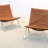 Paire de chauffeuses PK22 en cuir cognac par Poul Kjærholm pour E Kold Christensen