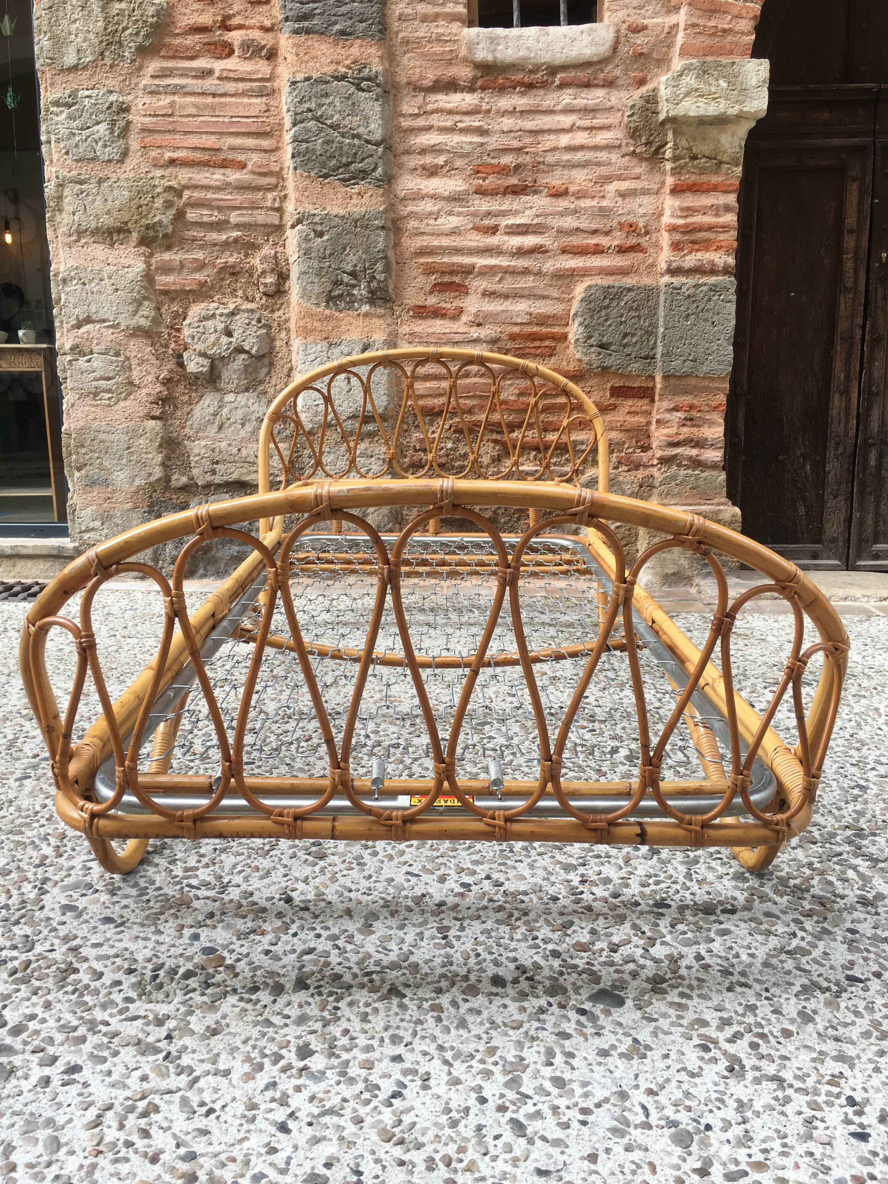1-seat rattan basket bed