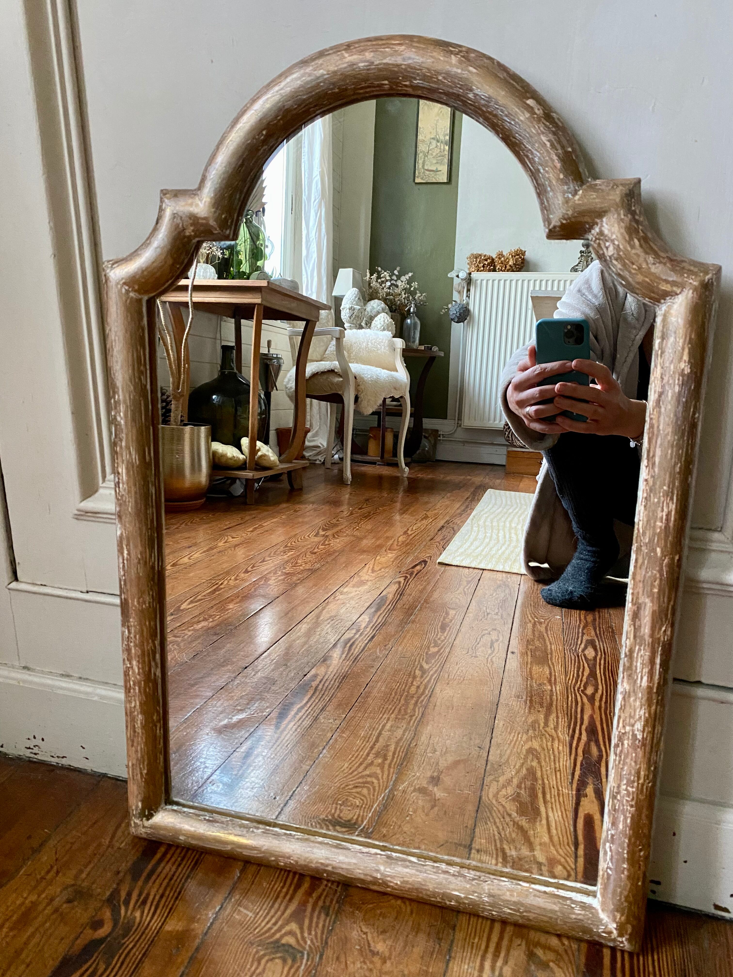 Patinated gilded mirror in wood and plaster