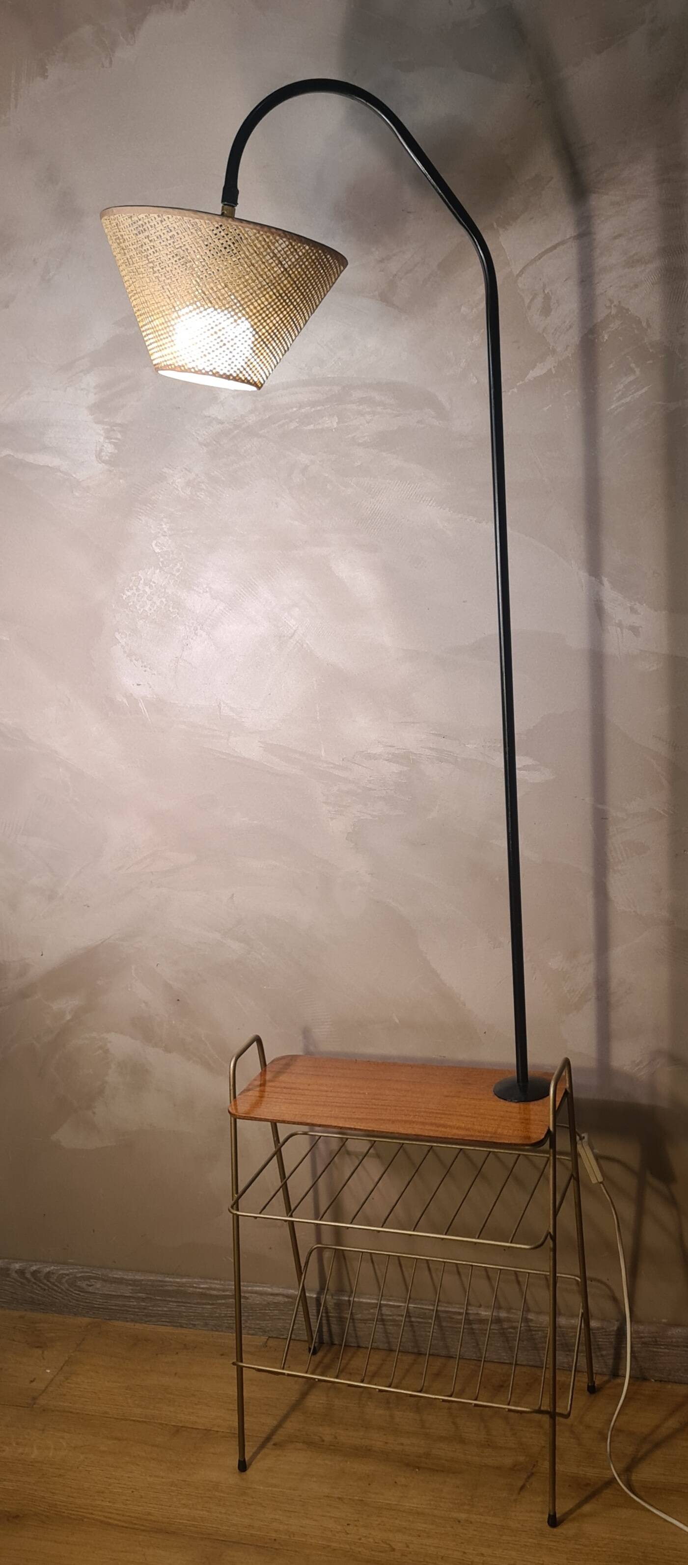 1950s to 60s tablet reader, very good condition for its age, dimensions H163 x L42 x D30.