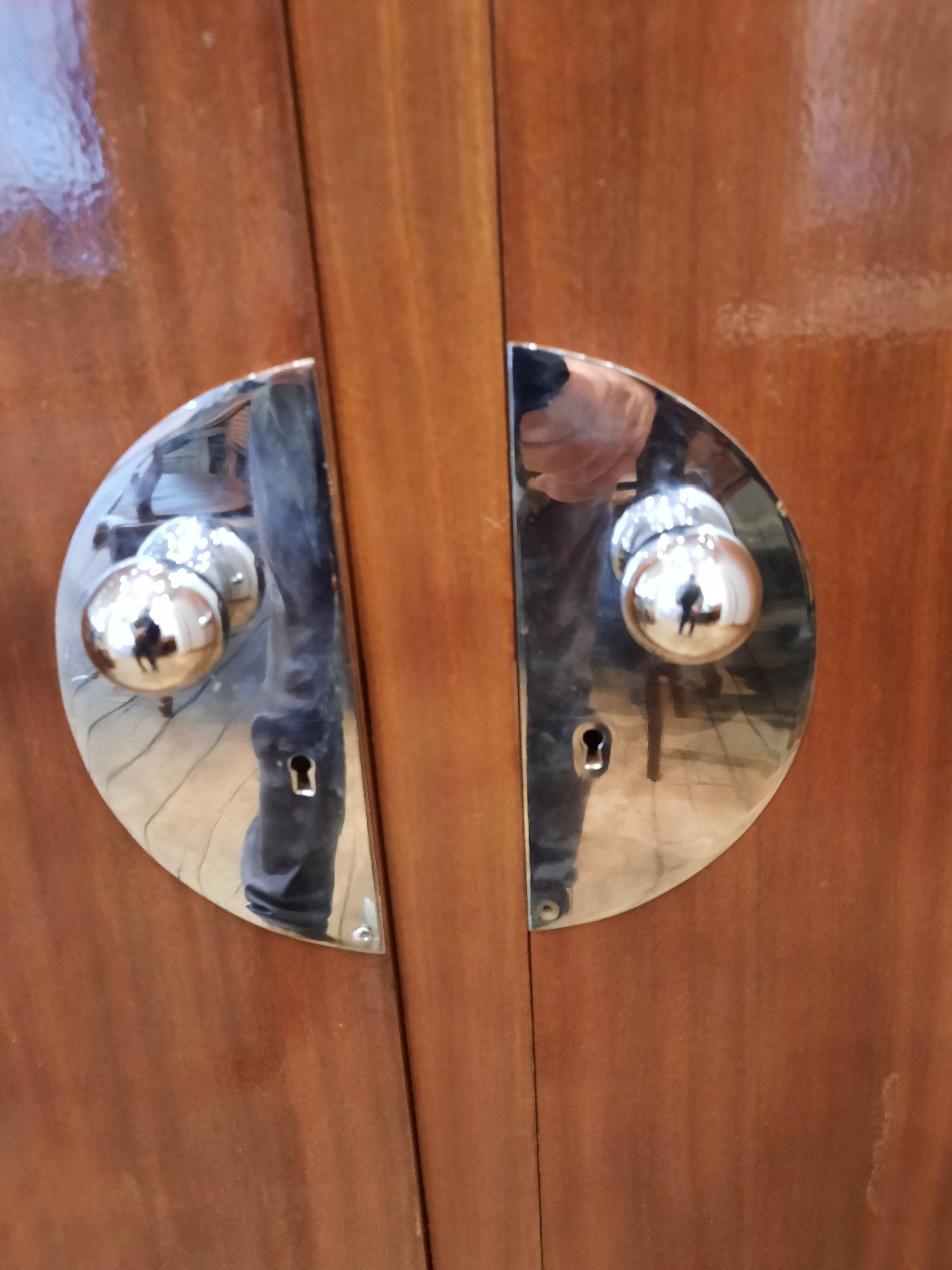 Vintage 2-door cabinet