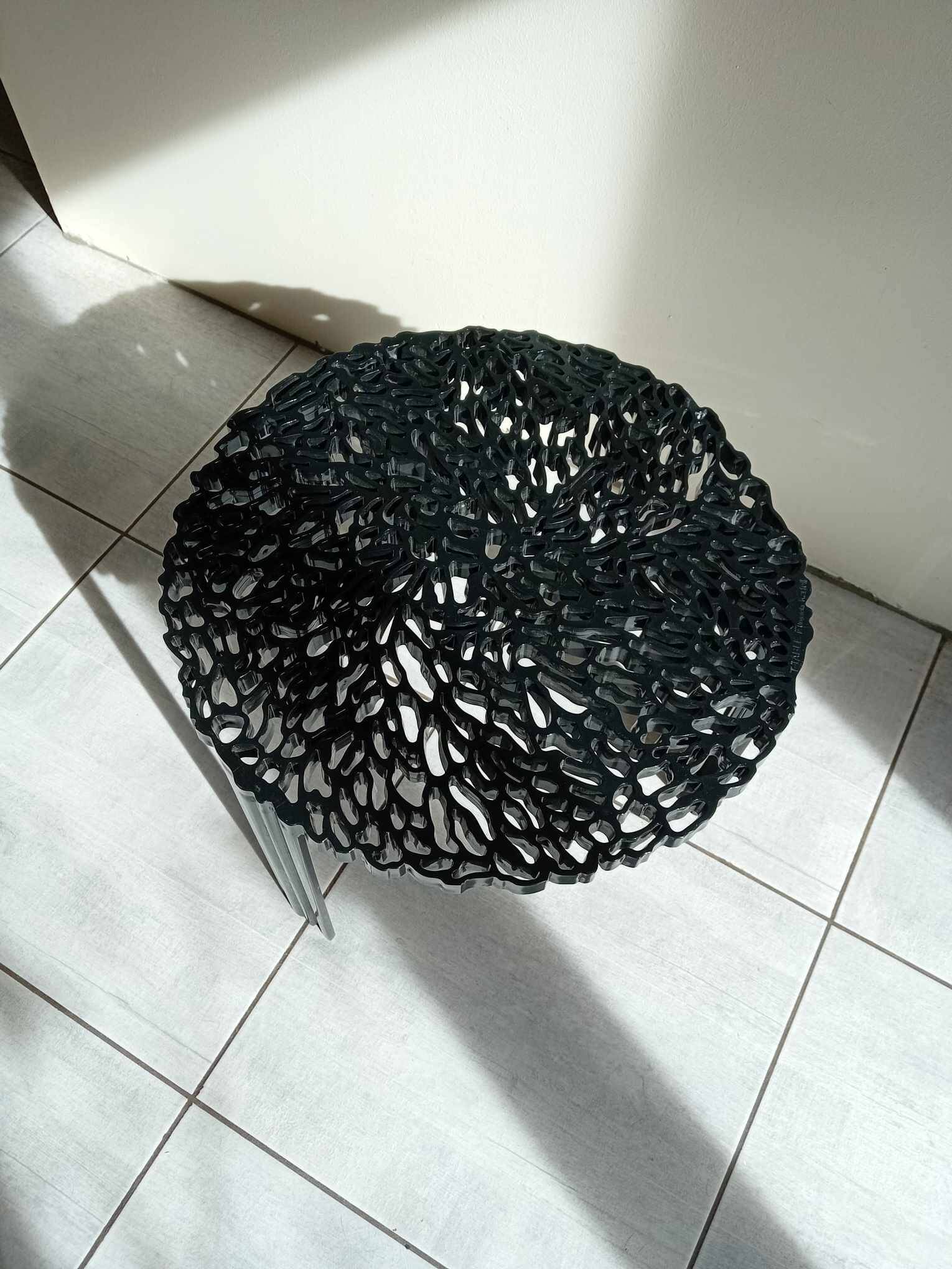 Flying coffee table Design by Patricia URQUIOLA for KARTELL