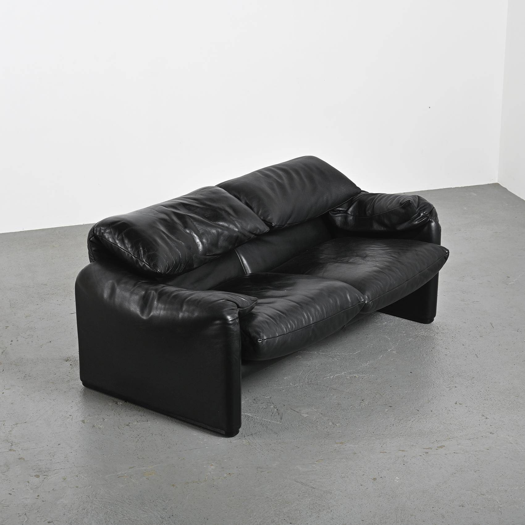 Maralunga sofa by Vico Magistretti, Cassina circa 197
