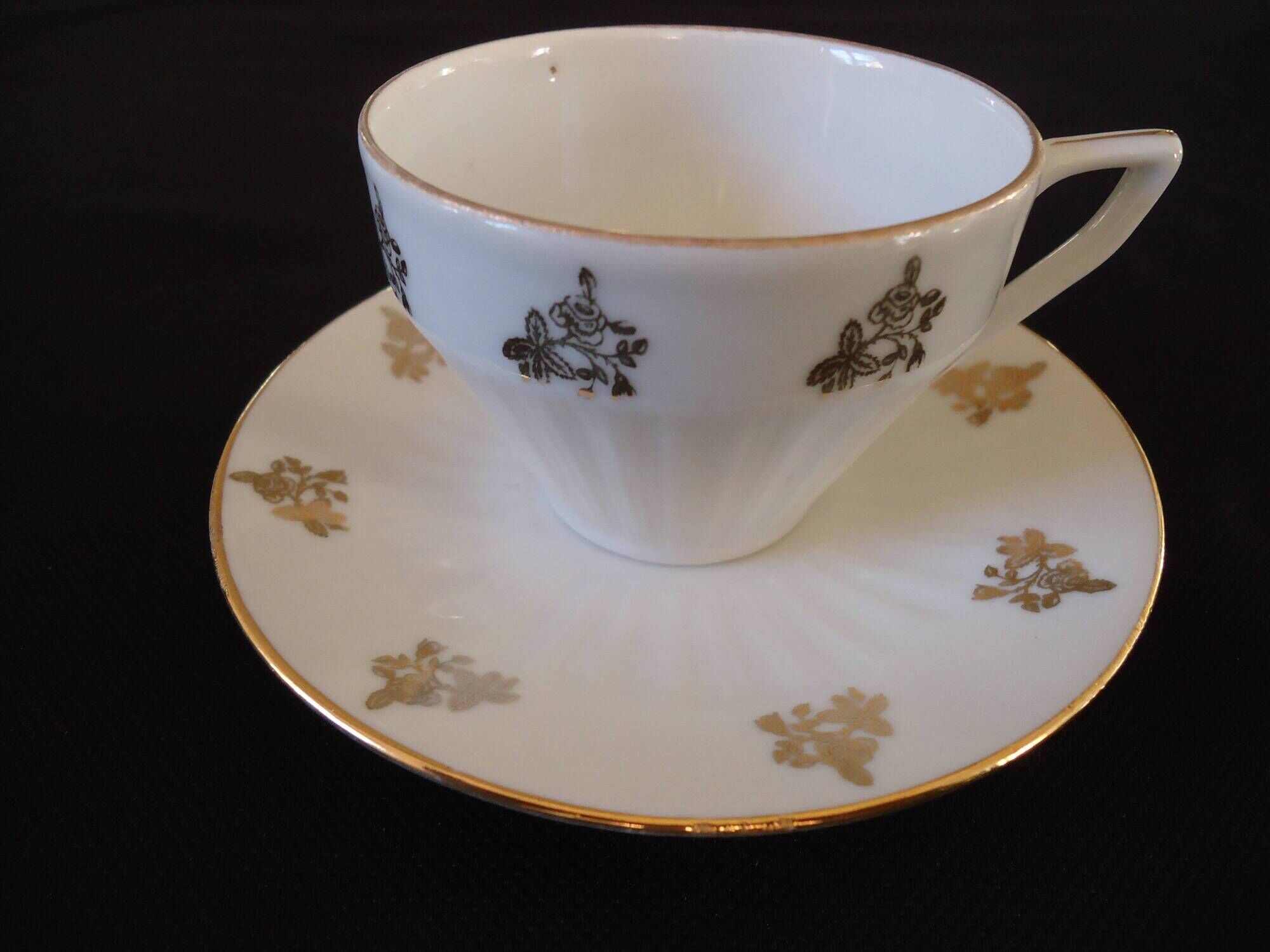 Set of six Art Deco white fine porcelain coffee cups and saucers