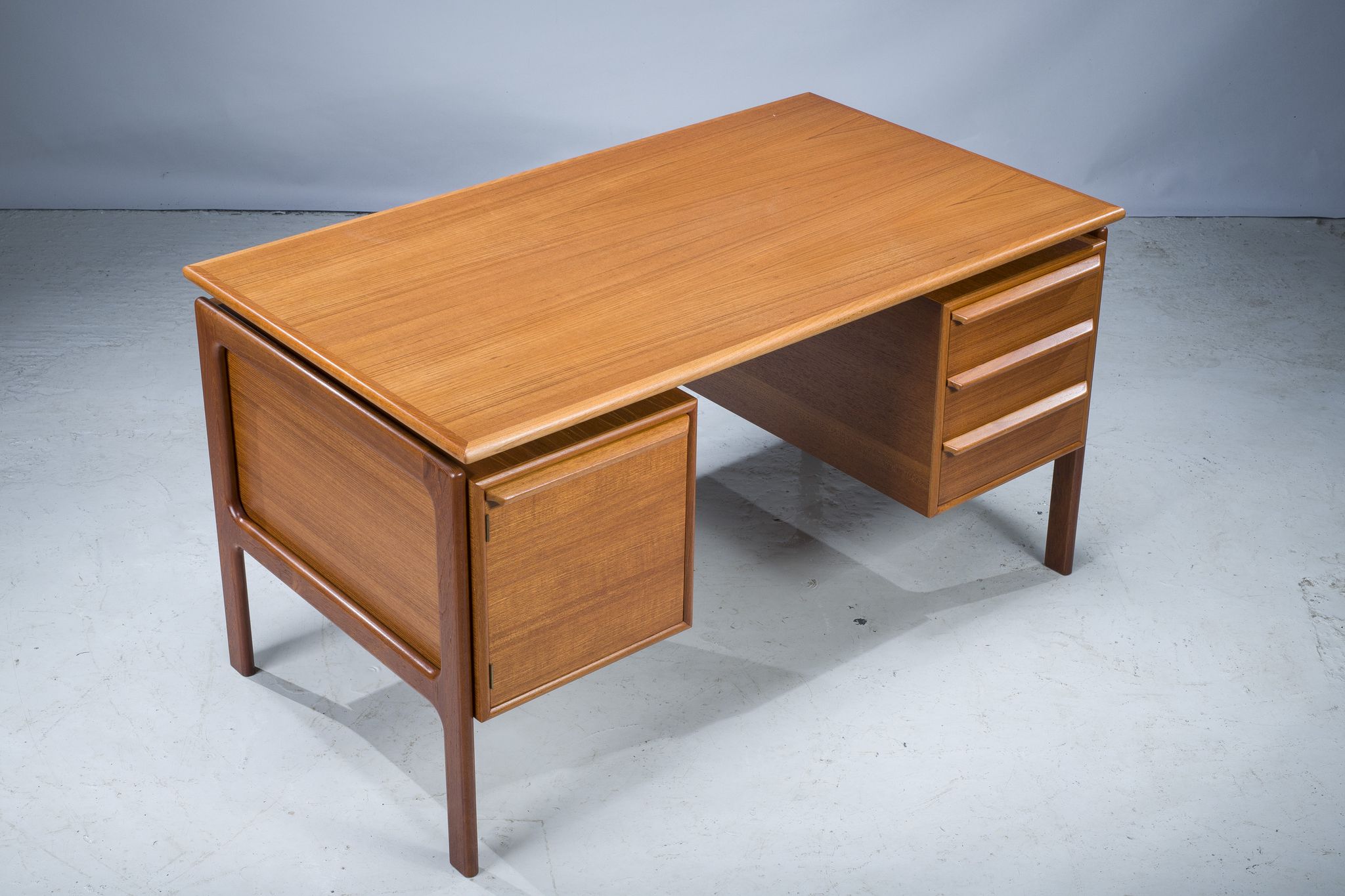 Mid-century teak freestanding desk from GV Møbler, 1960s