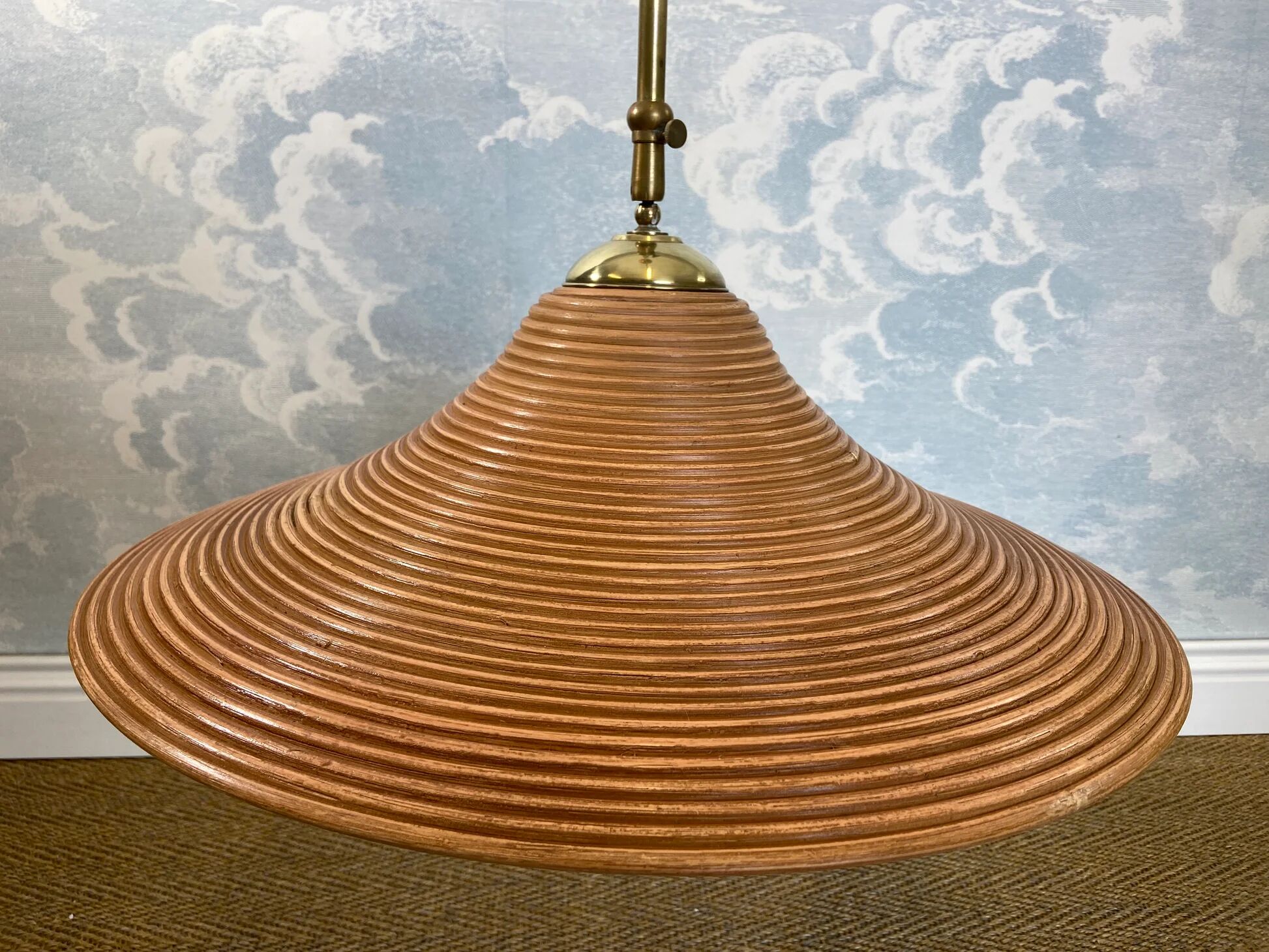 Suspension in reed pencil with extendable brass stem, Italy, mid-century modernism.