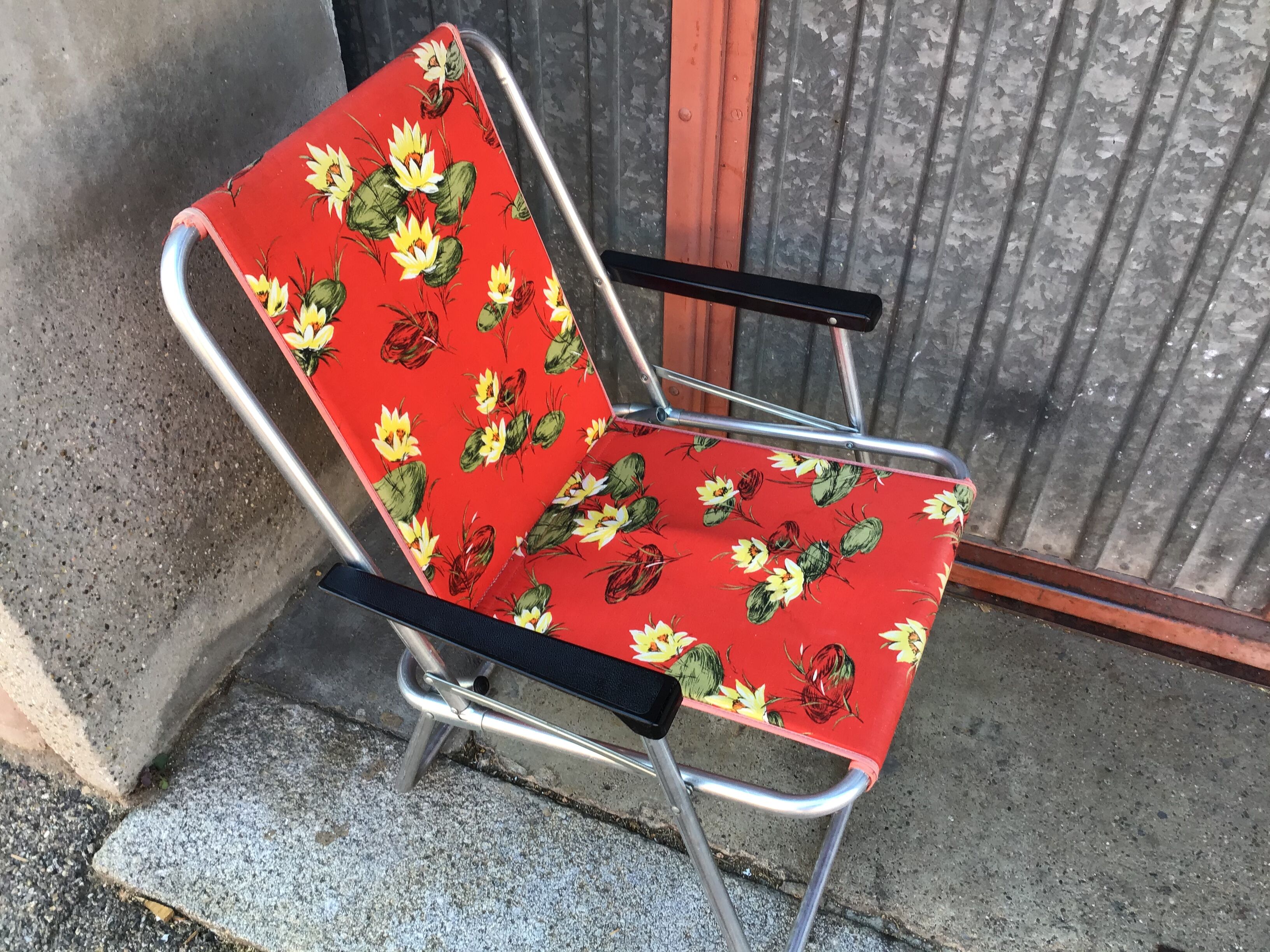 Fauteuil de camping vintage toile fleuri