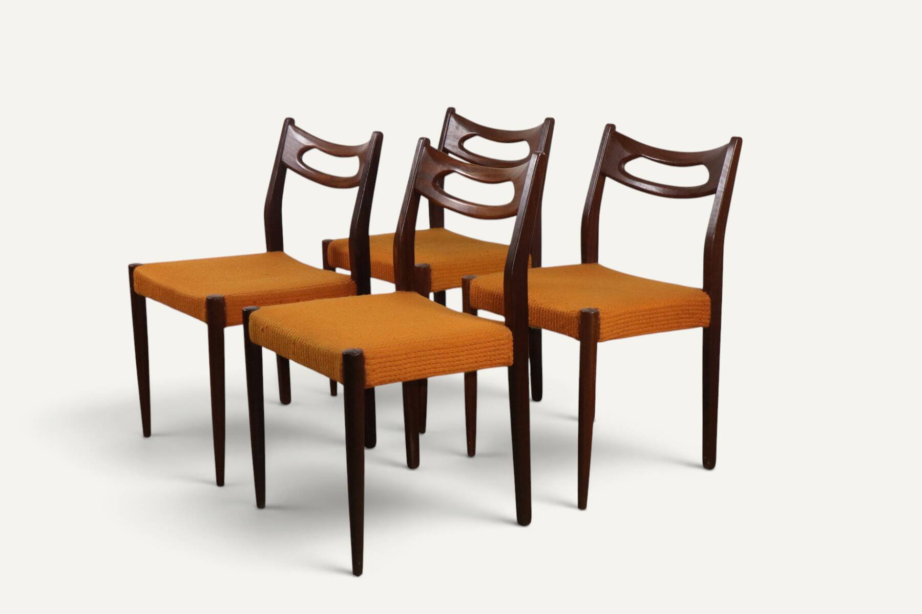 Set of 4 vintage teak and orange wool chairs – 1960s