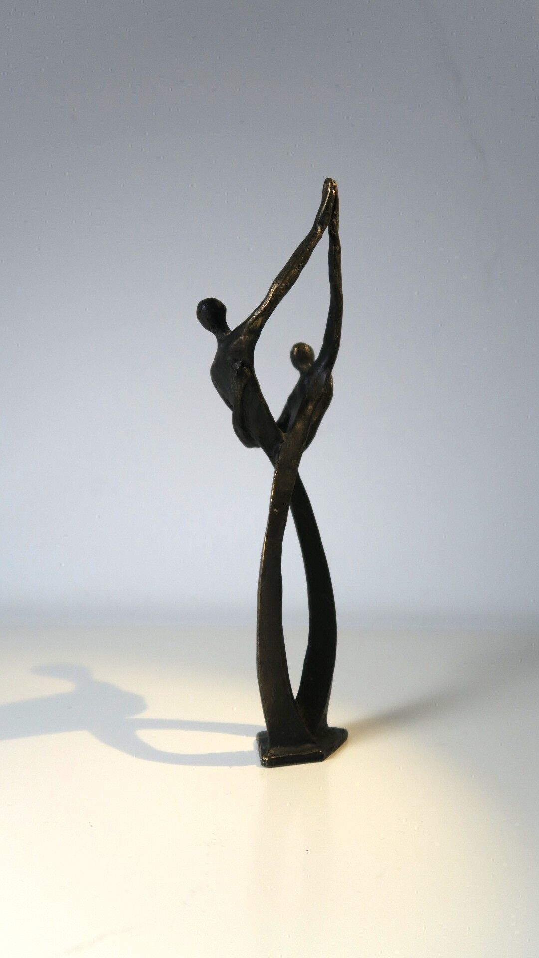 Sculpture bronzé "couple dansant" signé M.N