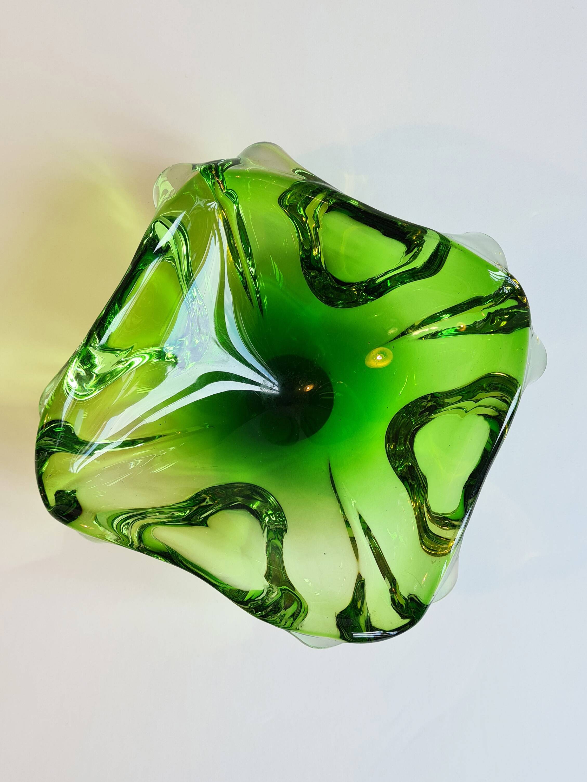Vide-poche Murano “Vaseline” des Années 70 – Verre d’Uranium Vert Phosphore