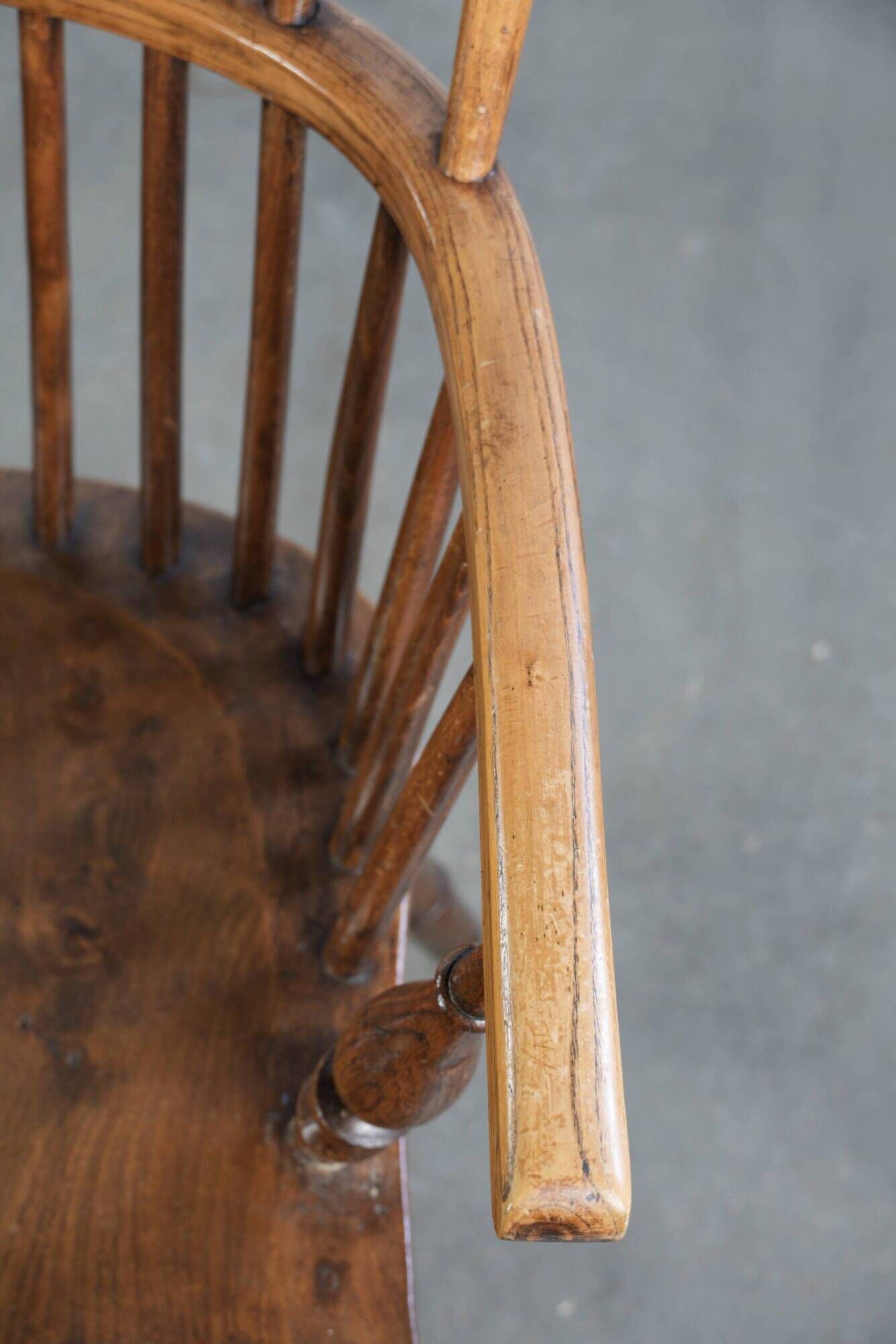 ensemble de deux chaises stickback Windsor anglaises antiques du 19e siècle