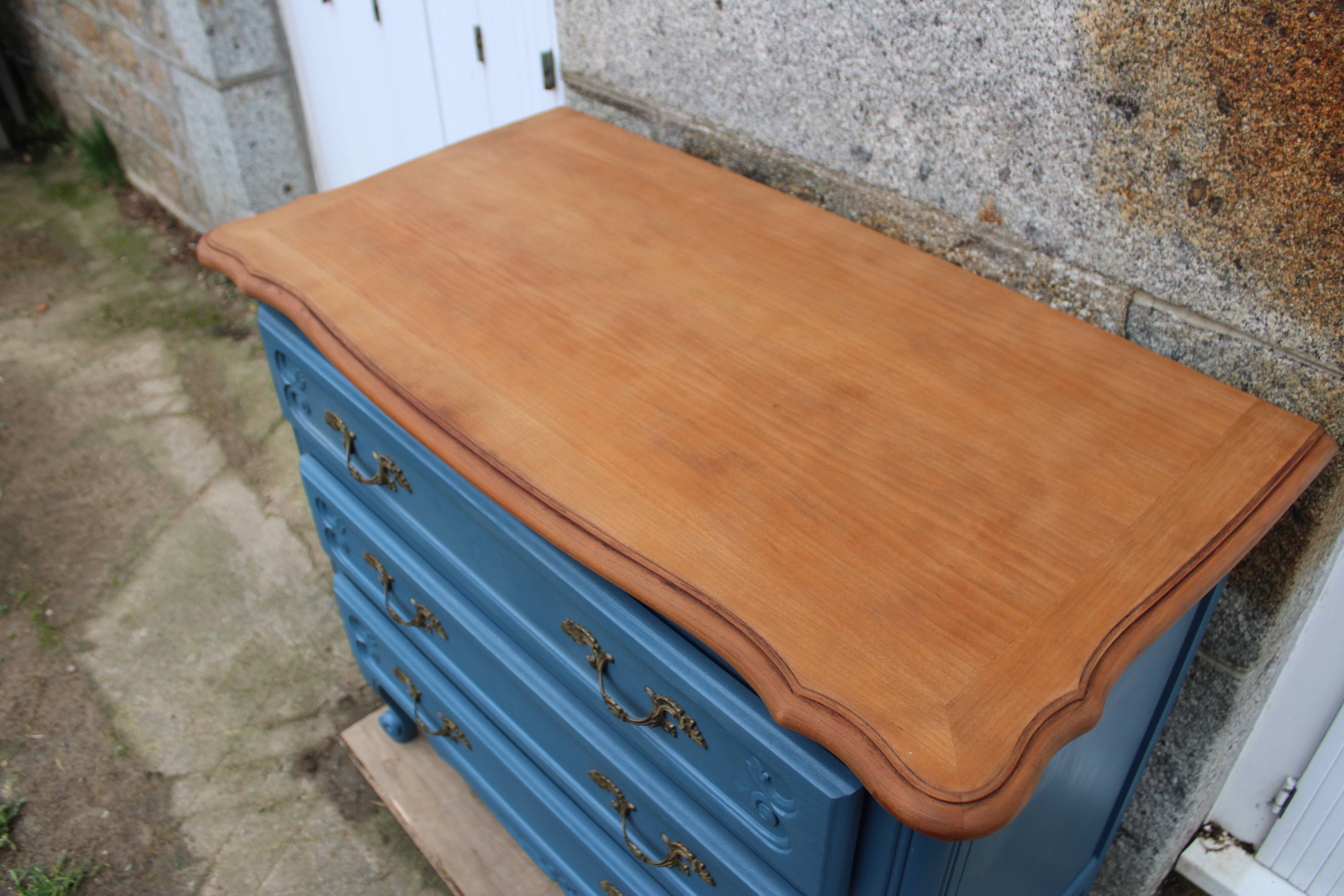 Commode ancienne rénovée bleu – plateau bois – 3 tiroirs